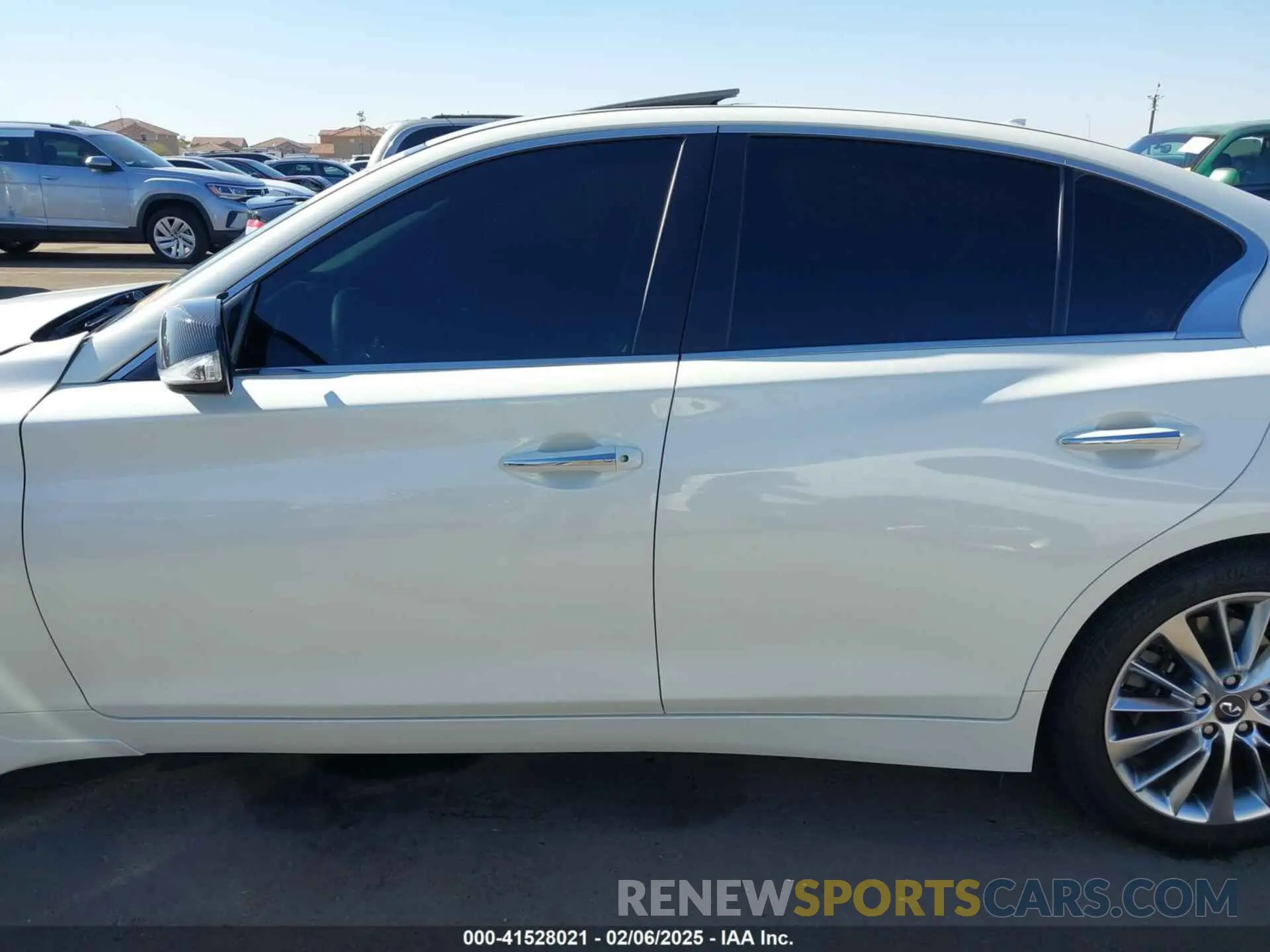 14 Photograph of a damaged car JN1EV7AP5KM514713 INFINITI Q50 2019