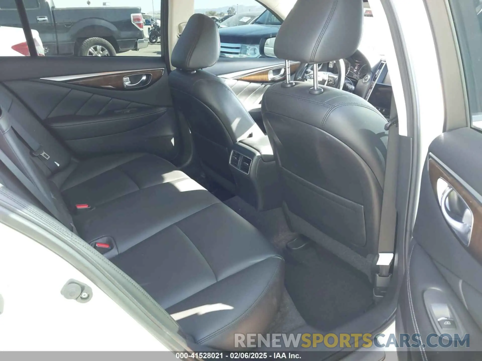 8 Photograph of a damaged car JN1EV7AP5KM514713 INFINITI Q50 2019
