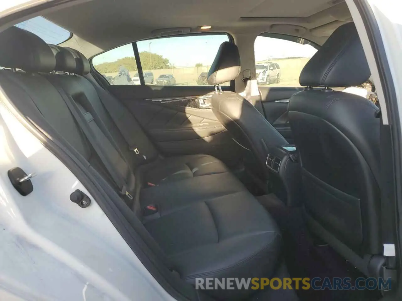10 Photograph of a damaged car JN1EV7AP5KM543869 INFINITI Q50 2019