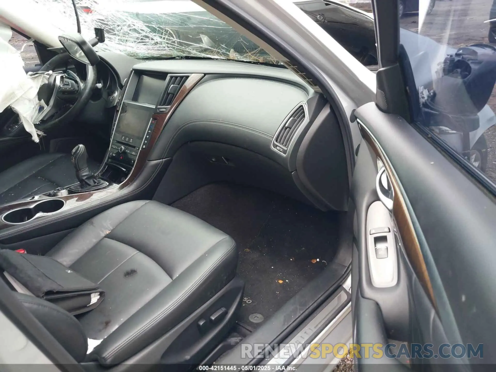 5 Photograph of a damaged car JN1EV7AP6KM512713 INFINITI Q50 2019
