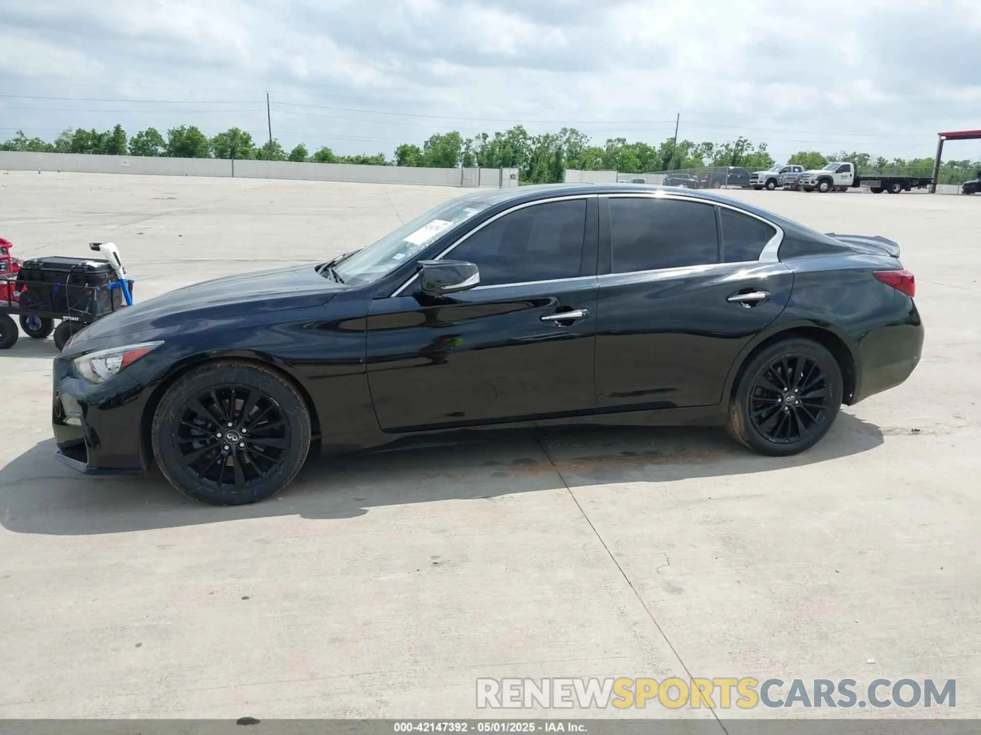13 Photograph of a damaged car JN1EV7AP6KM513666 INFINITI Q50 2019