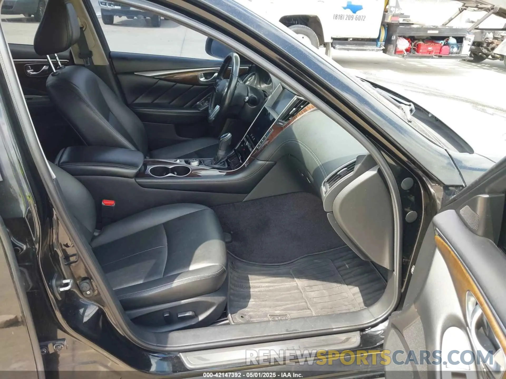 5 Photograph of a damaged car JN1EV7AP6KM513666 INFINITI Q50 2019