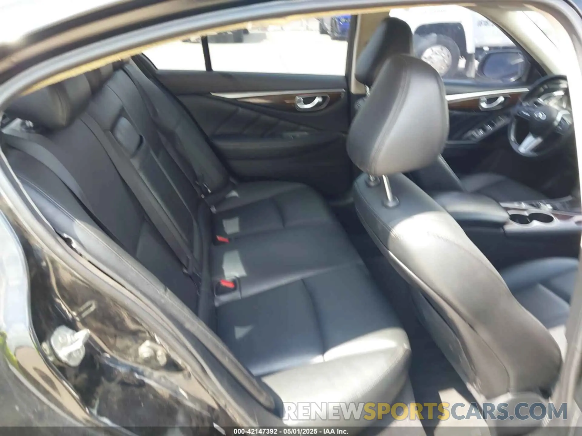 8 Photograph of a damaged car JN1EV7AP6KM513666 INFINITI Q50 2019