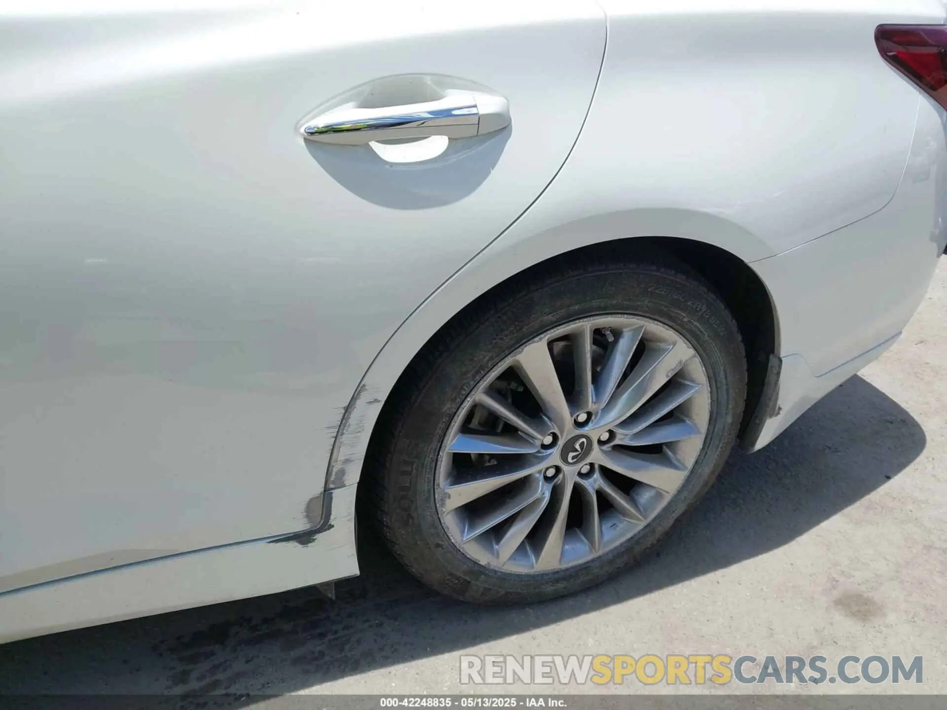 18 Photograph of a damaged car JN1EV7AP6KM514736 INFINITI Q50 2019