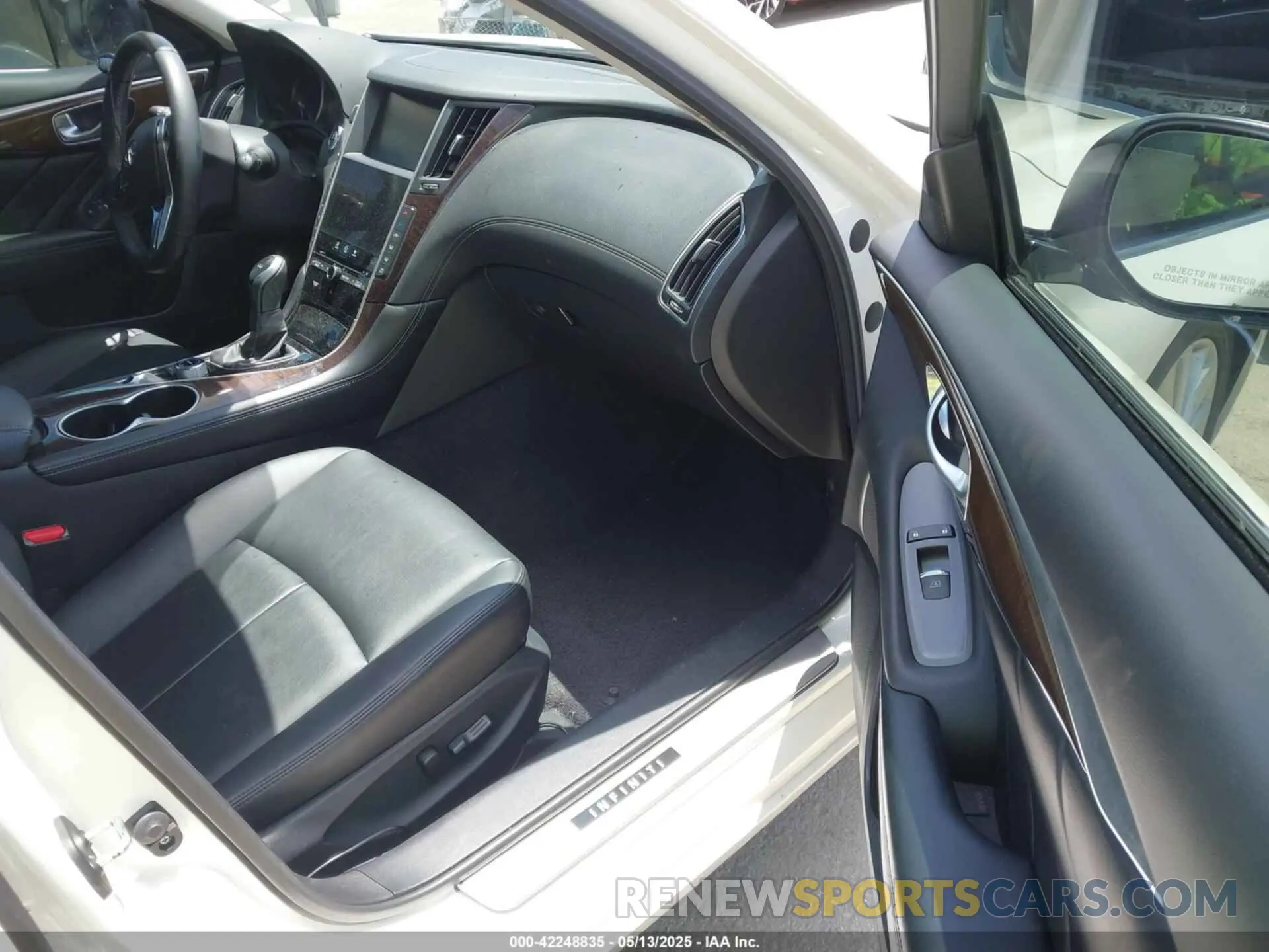 5 Photograph of a damaged car JN1EV7AP6KM514736 INFINITI Q50 2019