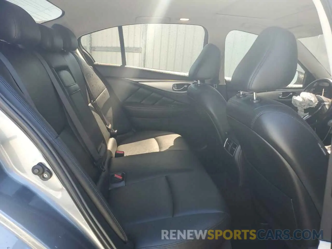 10 Photograph of a damaged car JN1EV7AP6KM543685 INFINITI Q50 2019