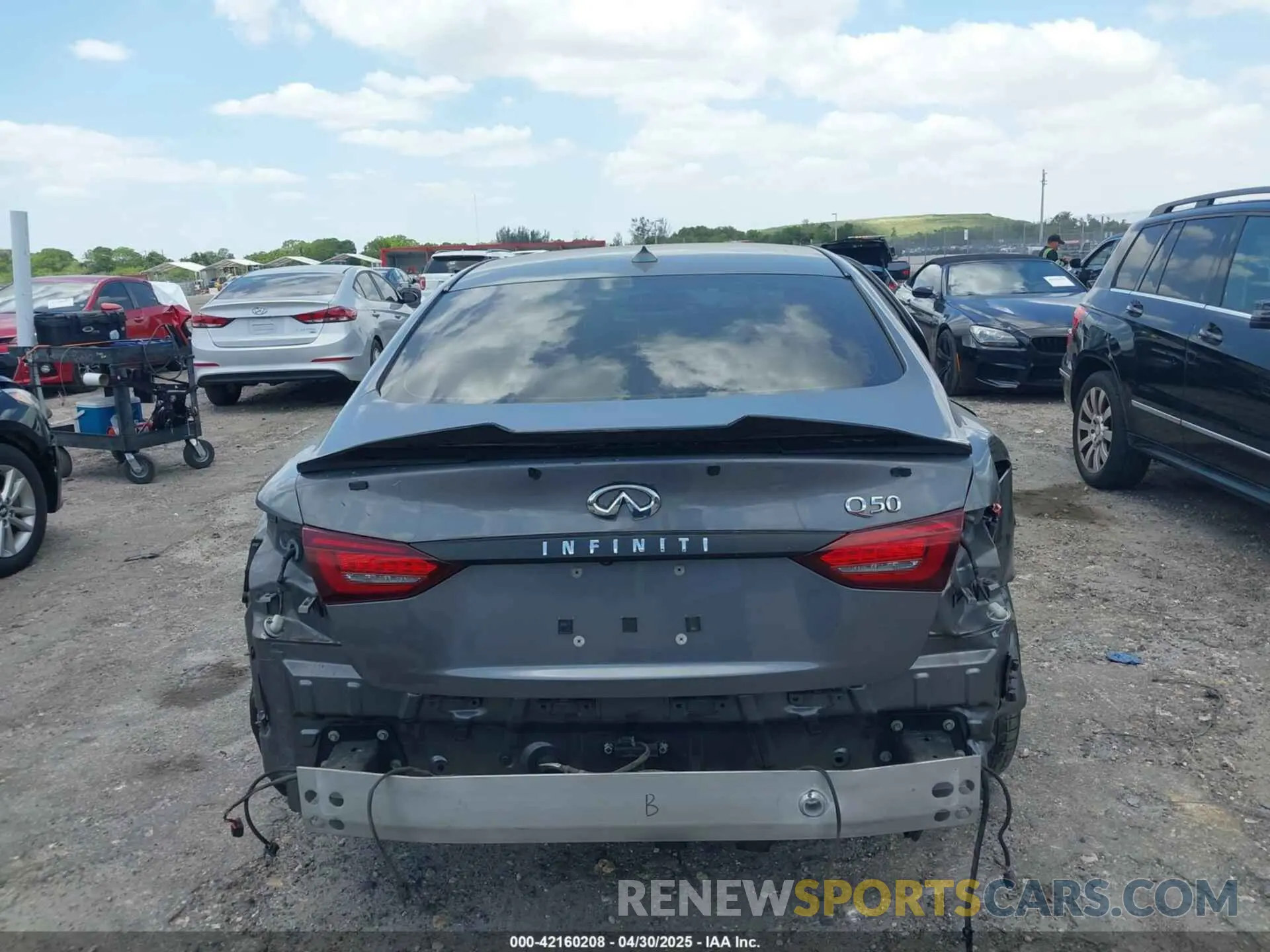 17 Photograph of a damaged car JN1EV7AP8KM541274 INFINITI Q50 2019