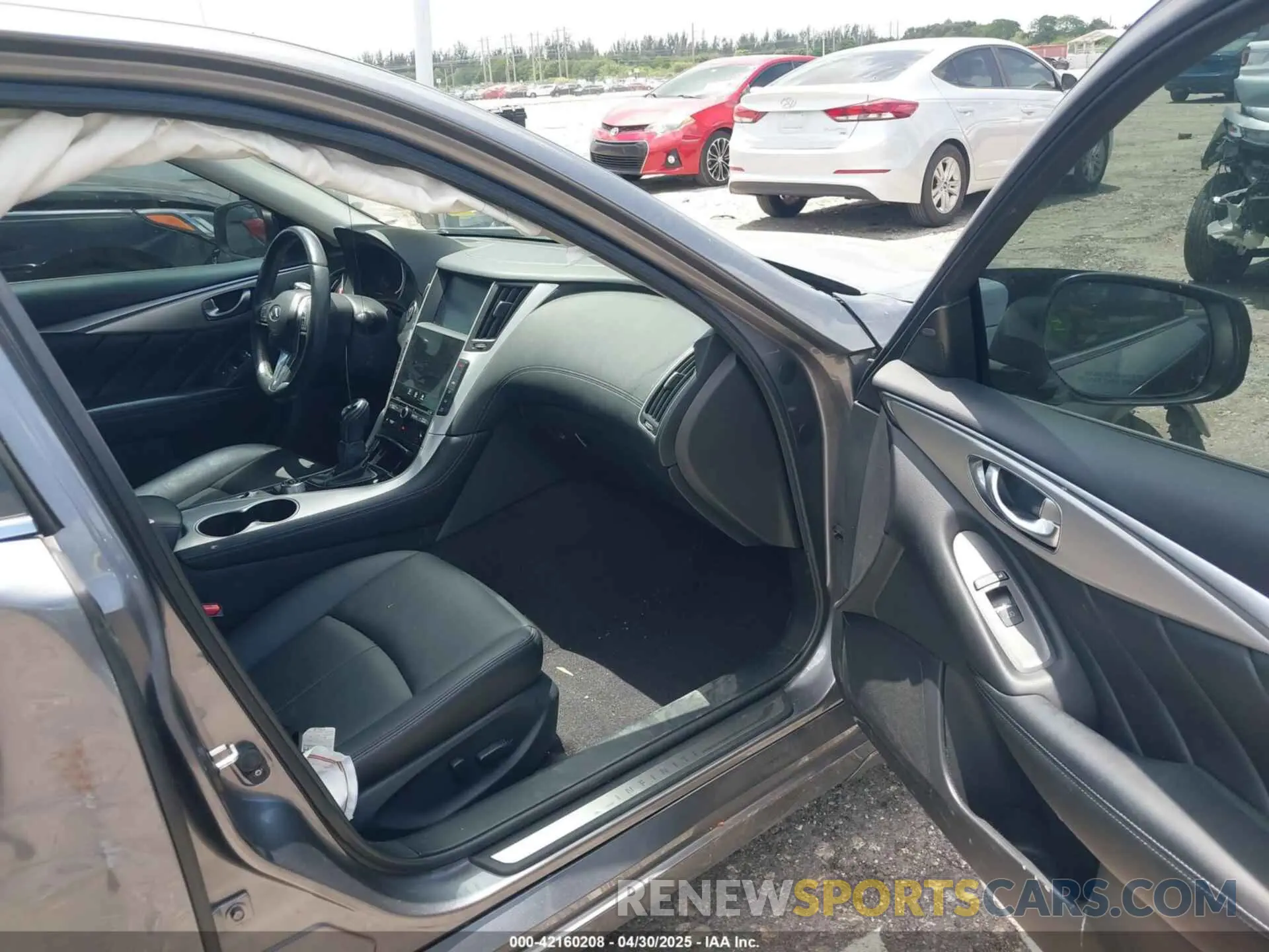 5 Photograph of a damaged car JN1EV7AP8KM541274 INFINITI Q50 2019