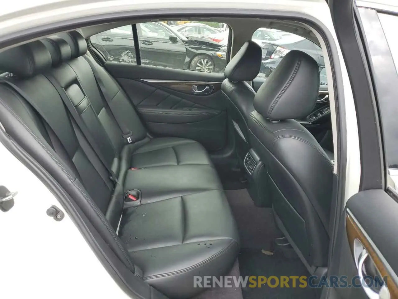 10 Photograph of a damaged car JN1EV7AP9KM514889 INFINITI Q50 2019