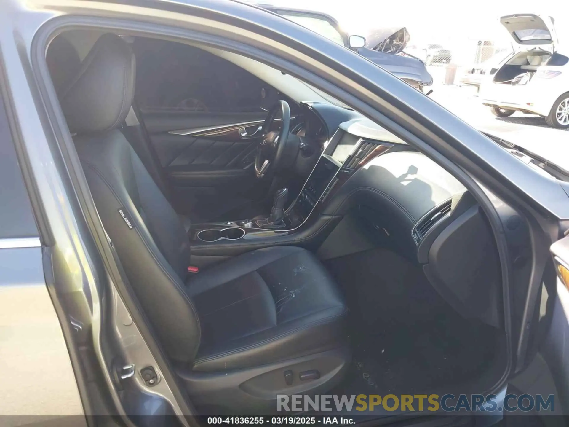 5 Photograph of a damaged car JN1EV7AP9KM516769 INFINITI Q50 2019