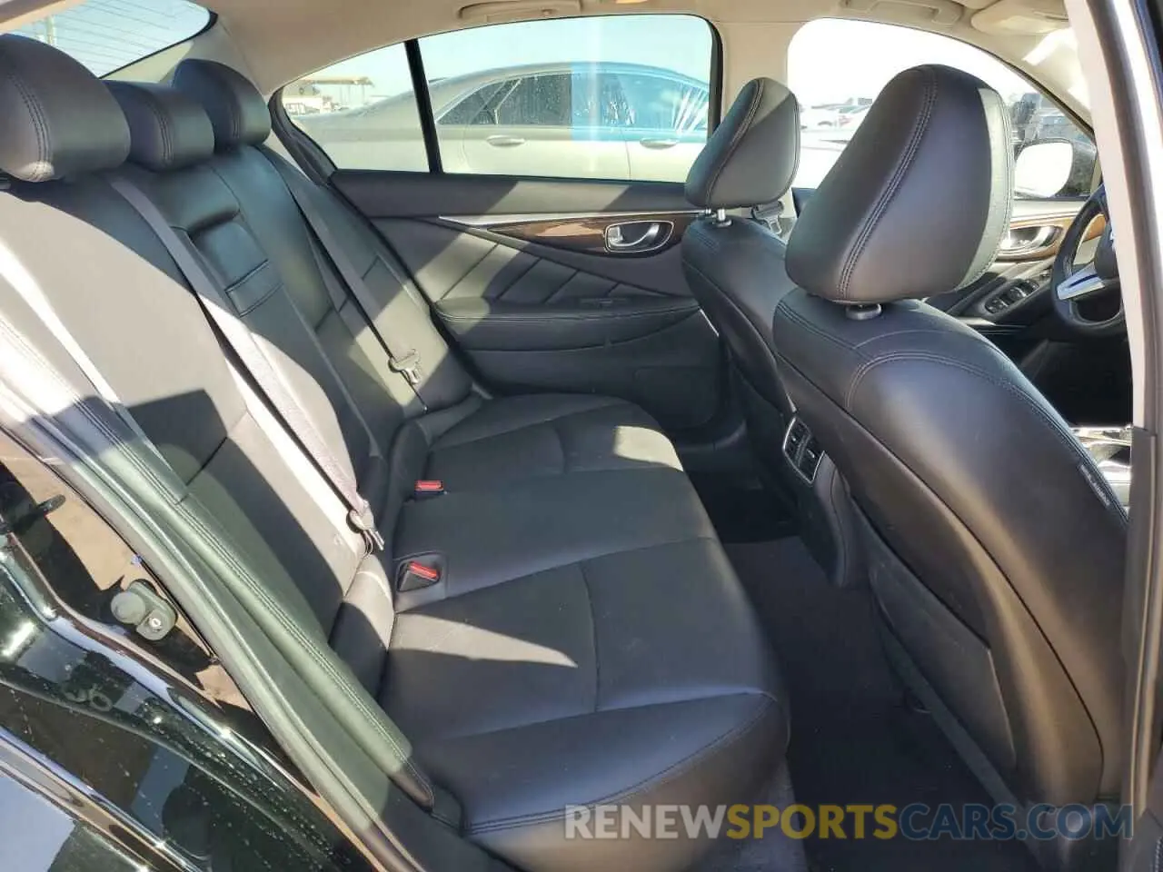 10 Photograph of a damaged car JN1EV7AP9KM518974 INFINITI Q50 2019