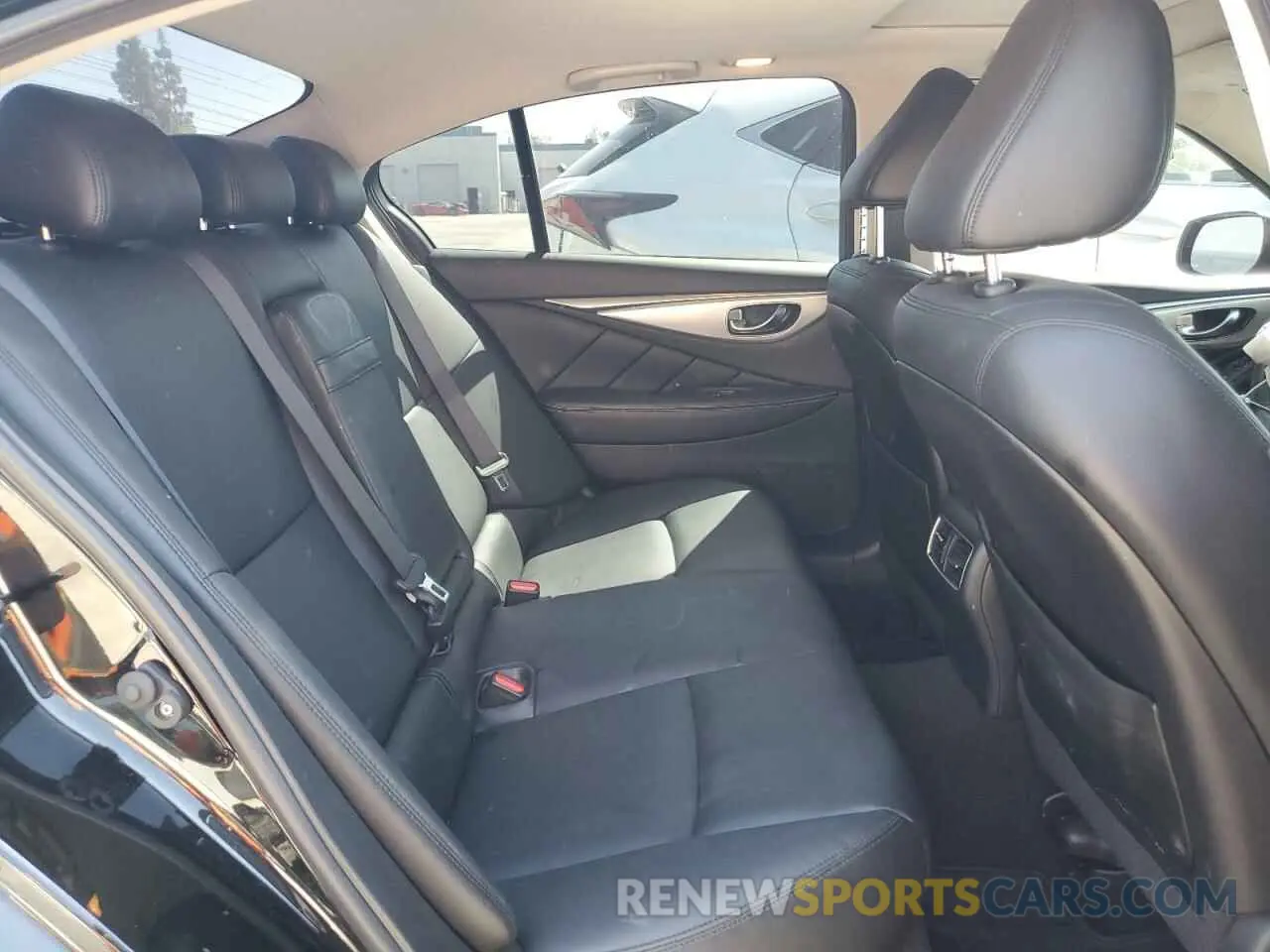 10 Photograph of a damaged car JN1EV7AP9KM541235 INFINITI Q50 2019