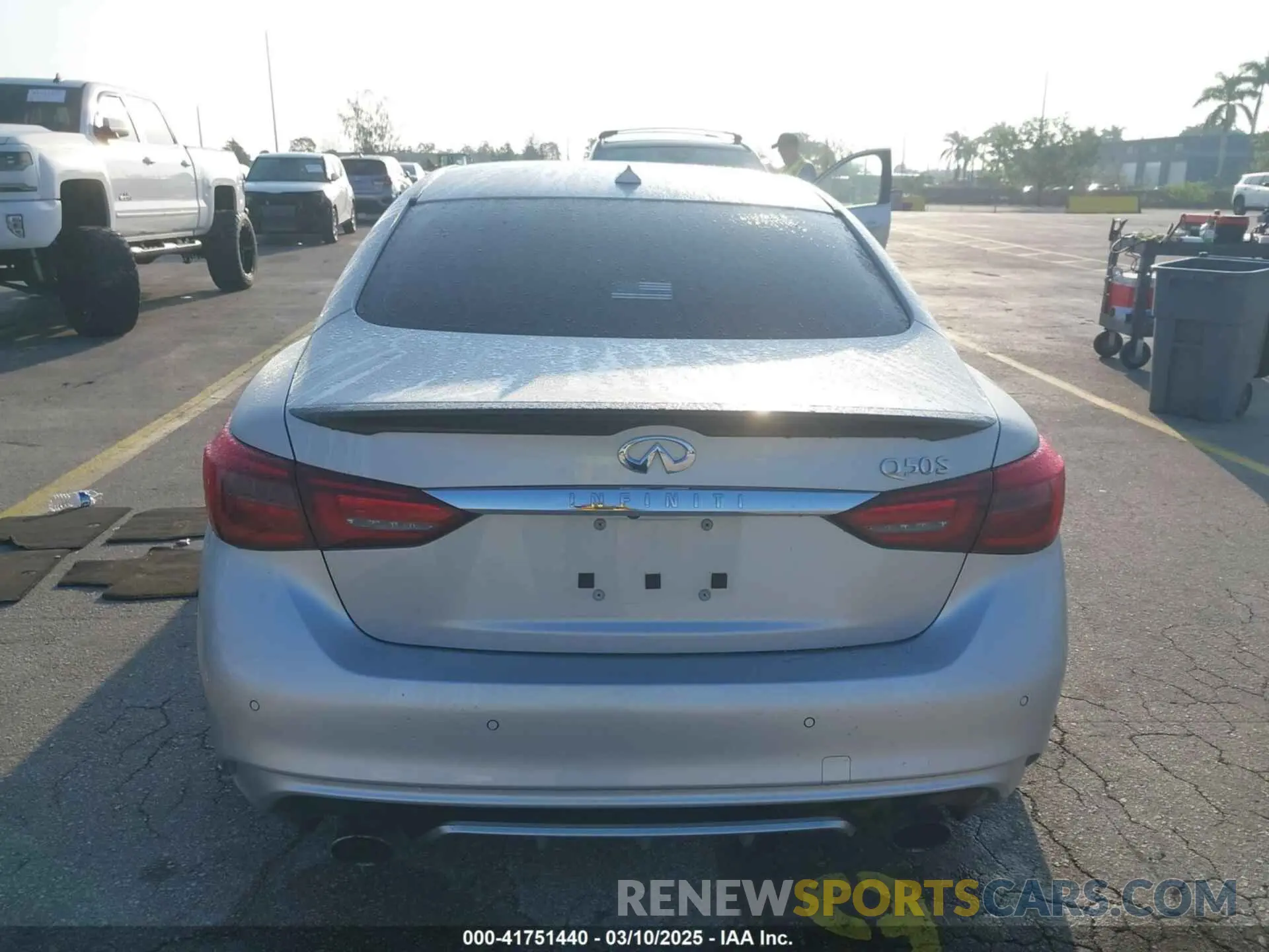 17 Photograph of a damaged car JN1EV7APXKM516277 INFINITI Q50 2019