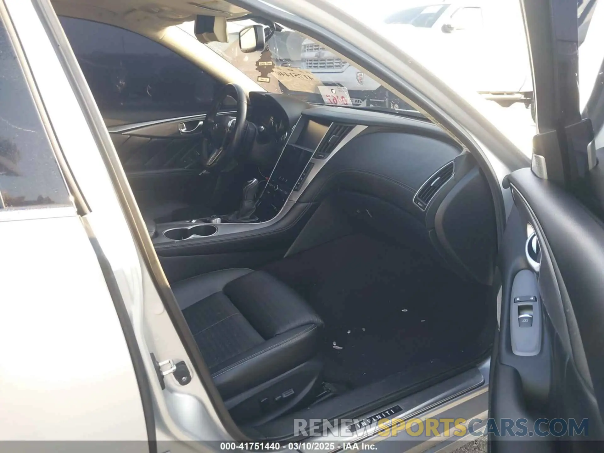 5 Photograph of a damaged car JN1EV7APXKM516277 INFINITI Q50 2019