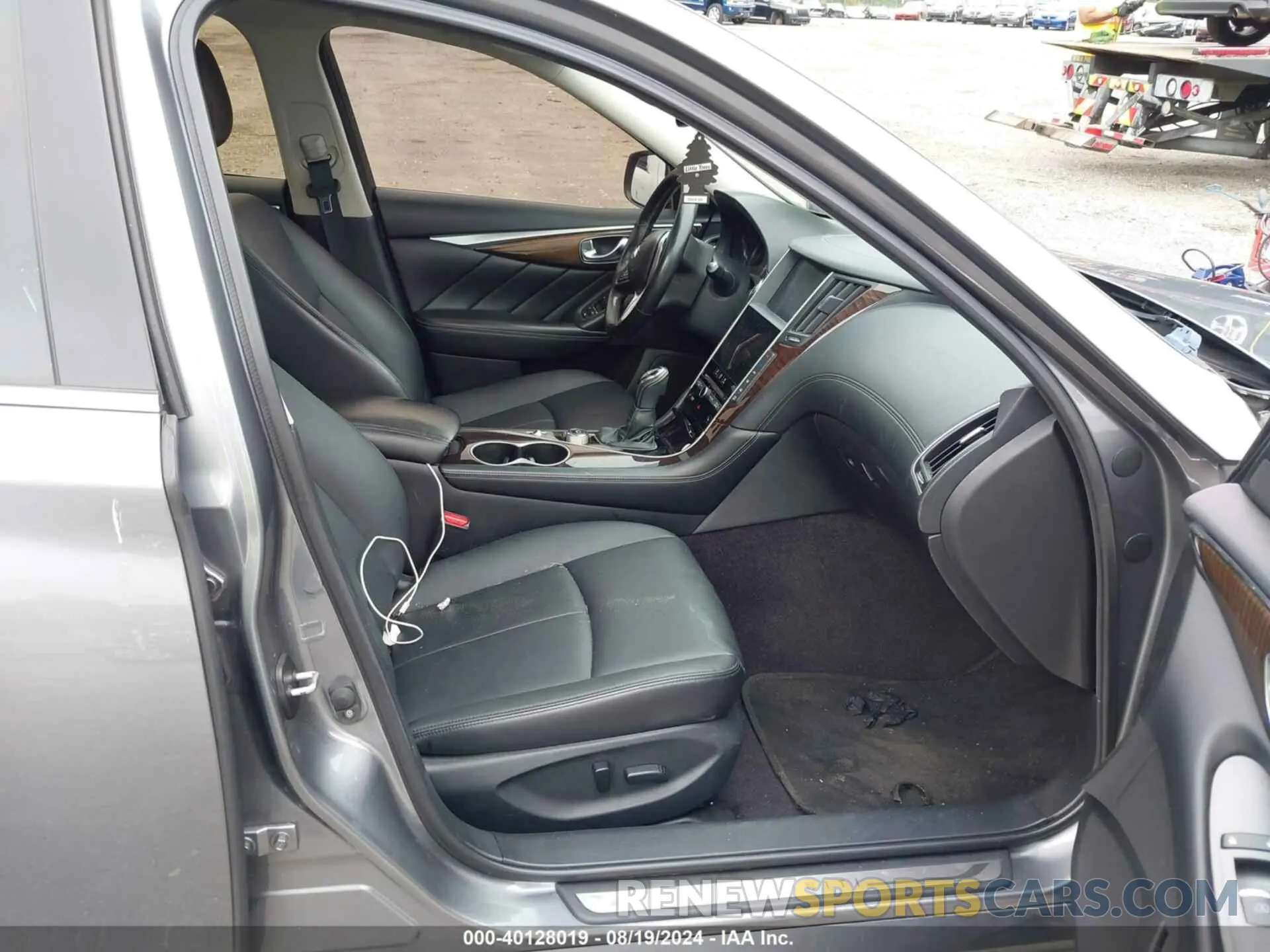 5 Photograph of a damaged car JN1EV7AR1KM559553 INFINITI Q50 2019