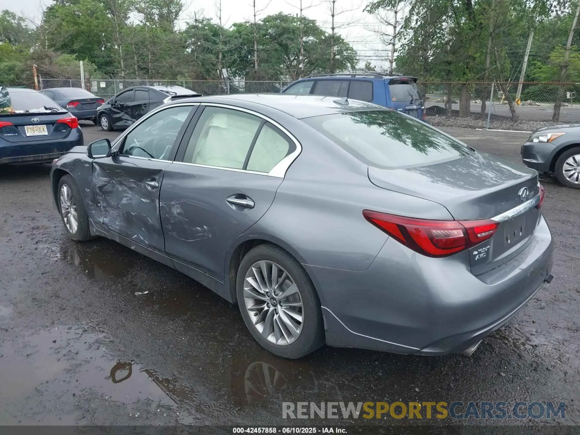 3 Photograph of a damaged car JN1EV7AR2KM550425 INFINITI Q50 2019