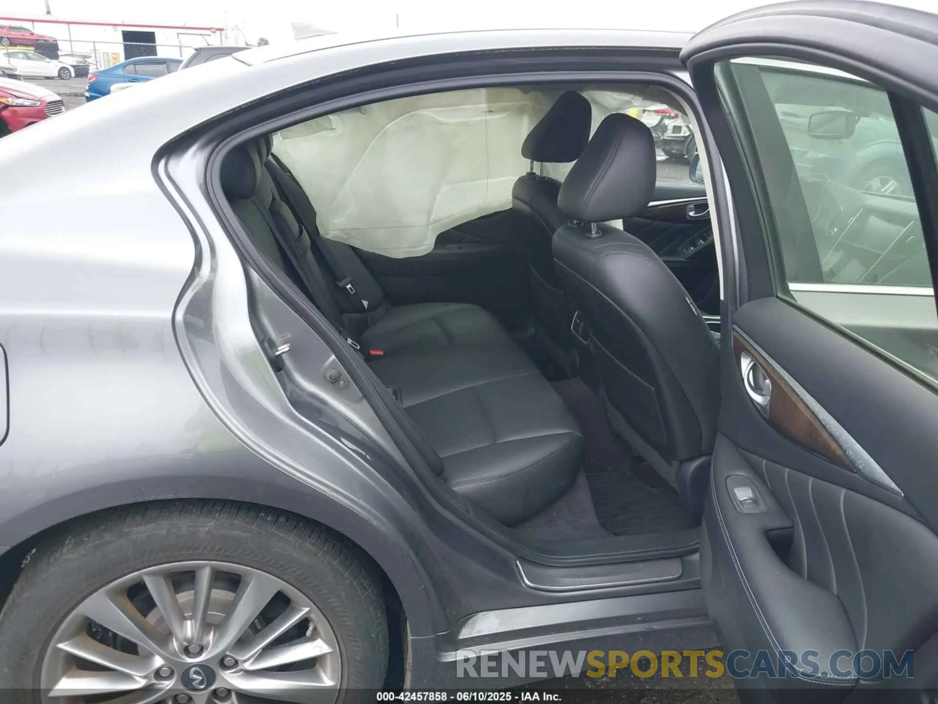 8 Photograph of a damaged car JN1EV7AR2KM550425 INFINITI Q50 2019
