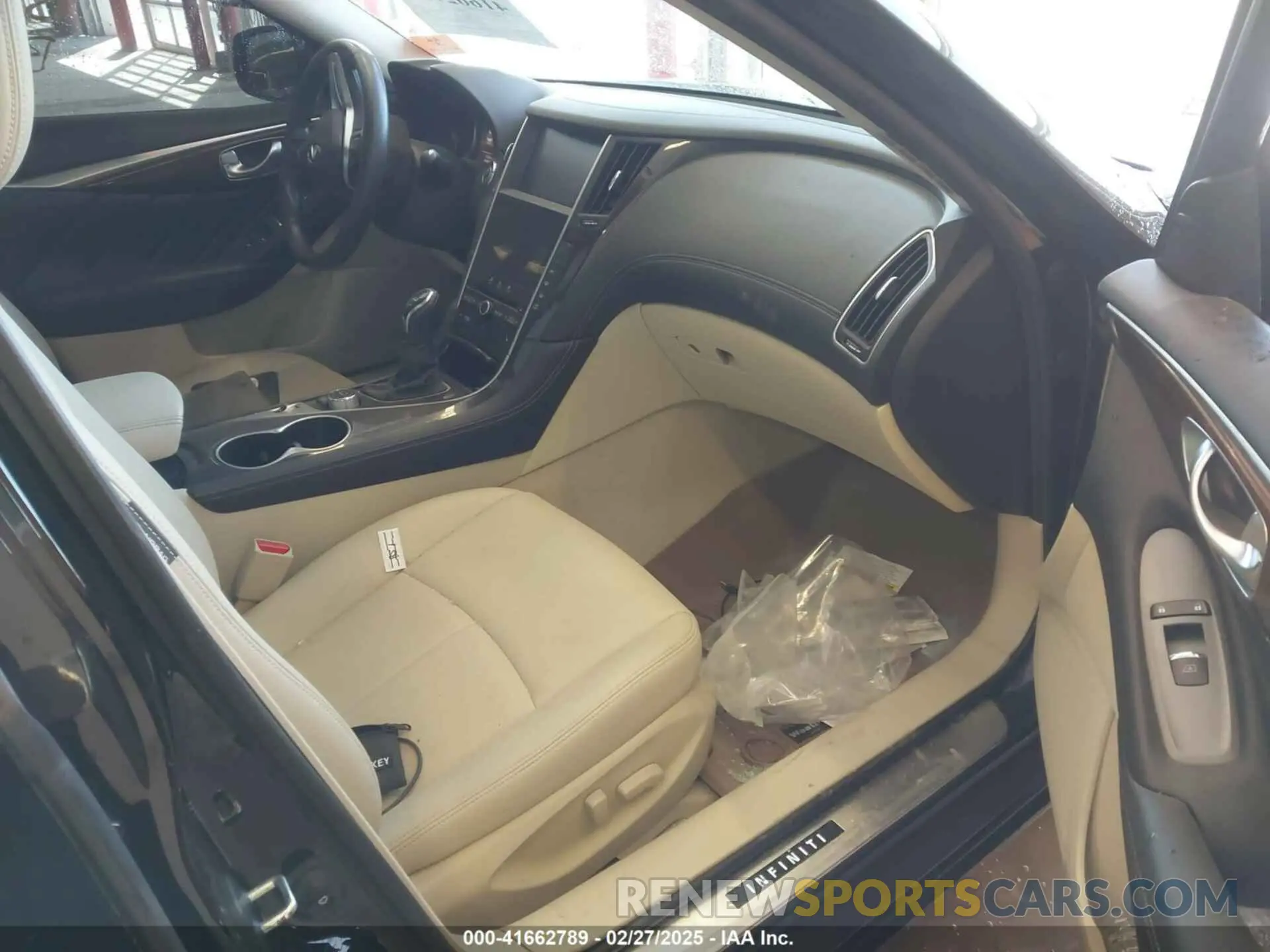5 Photograph of a damaged car JN1EV7AR2KM557469 INFINITI Q50 2019