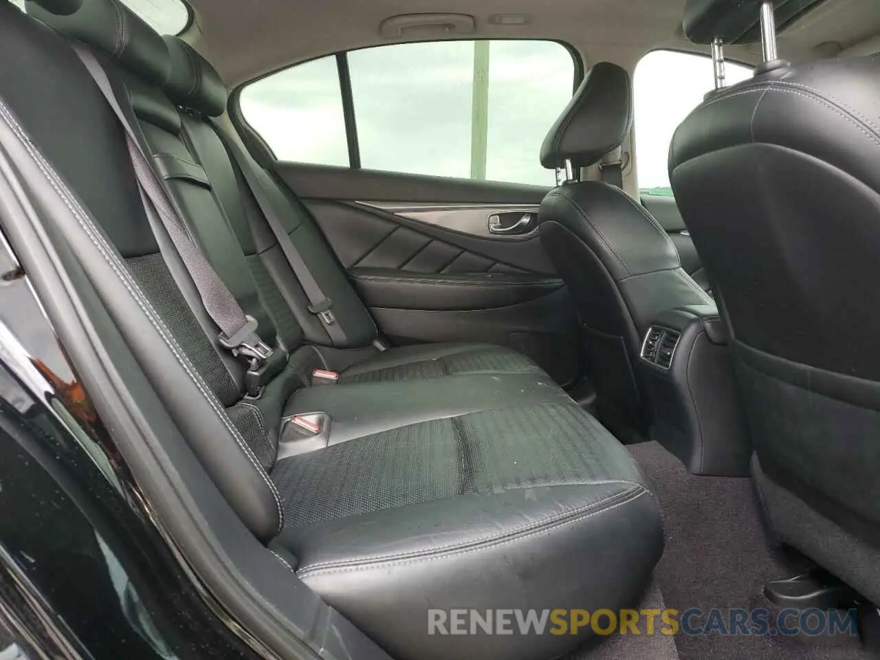 11 Photograph of a damaged car JN1EV7AR2KM557696 INFINITI Q50 2019