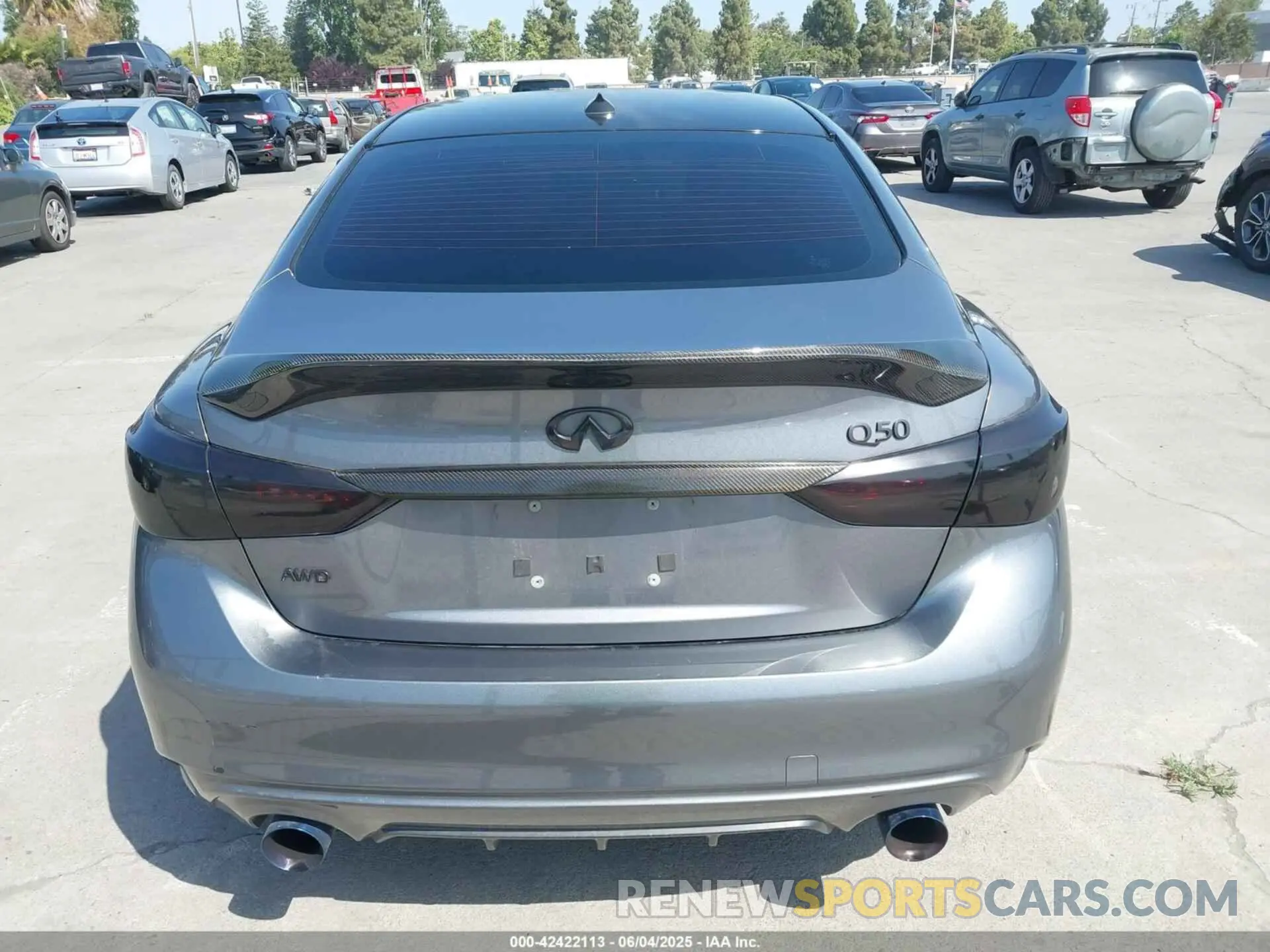 17 Photograph of a damaged car JN1EV7AR2KM558878 INFINITI Q50 2019