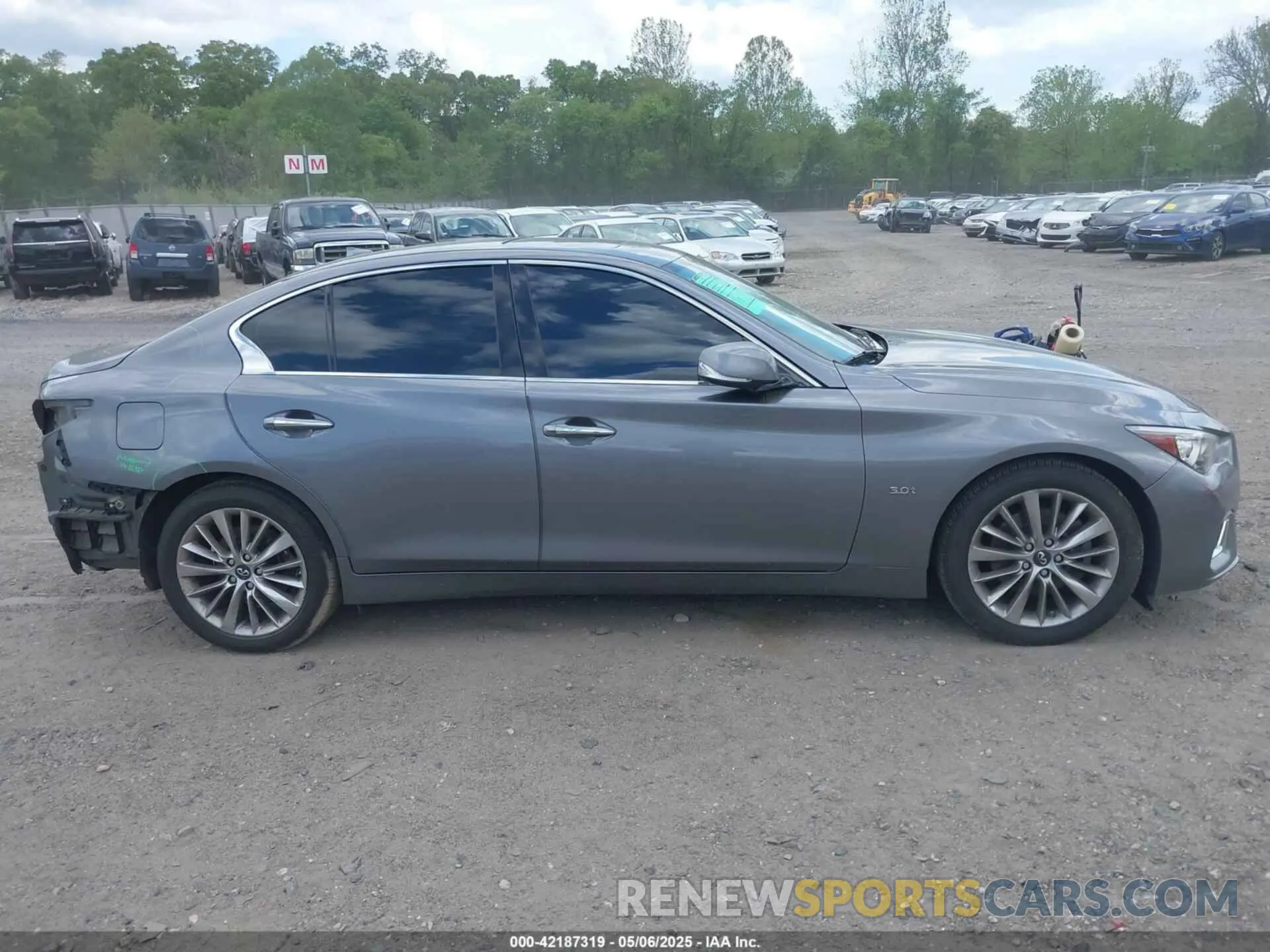 13 Photograph of a damaged car JN1EV7AR2KM559657 INFINITI Q50 2019