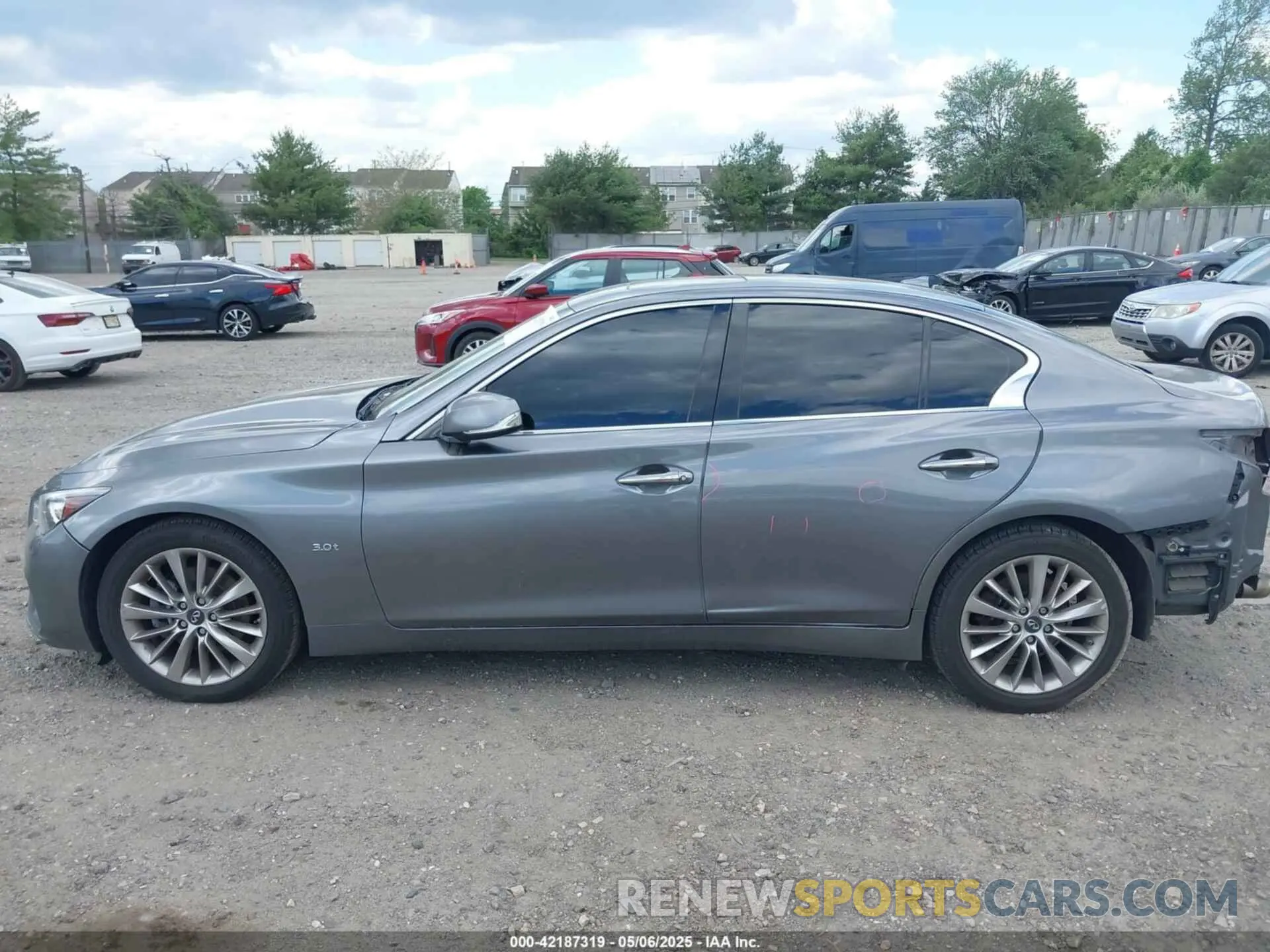 14 Photograph of a damaged car JN1EV7AR2KM559657 INFINITI Q50 2019