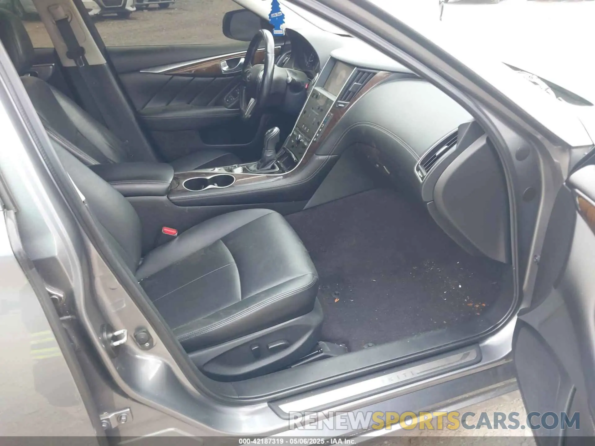 5 Photograph of a damaged car JN1EV7AR2KM559657 INFINITI Q50 2019