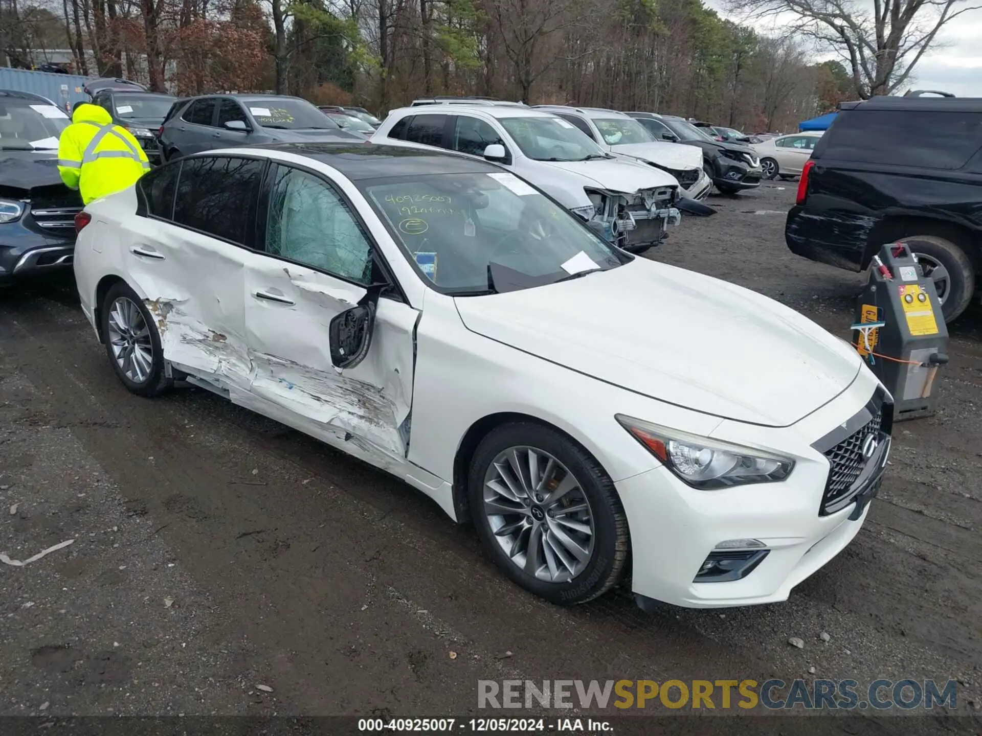 1 Photograph of a damaged car JN1EV7AR4KM550216 INFINITI Q50 2019