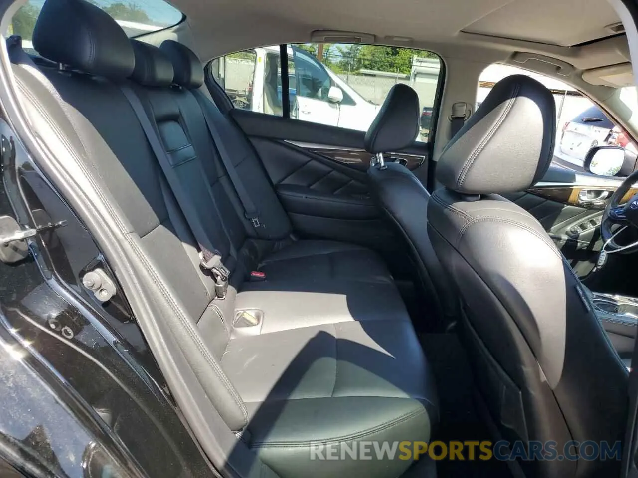 10 Photograph of a damaged car JN1EV7AR4KM558879 INFINITI Q50 2019
