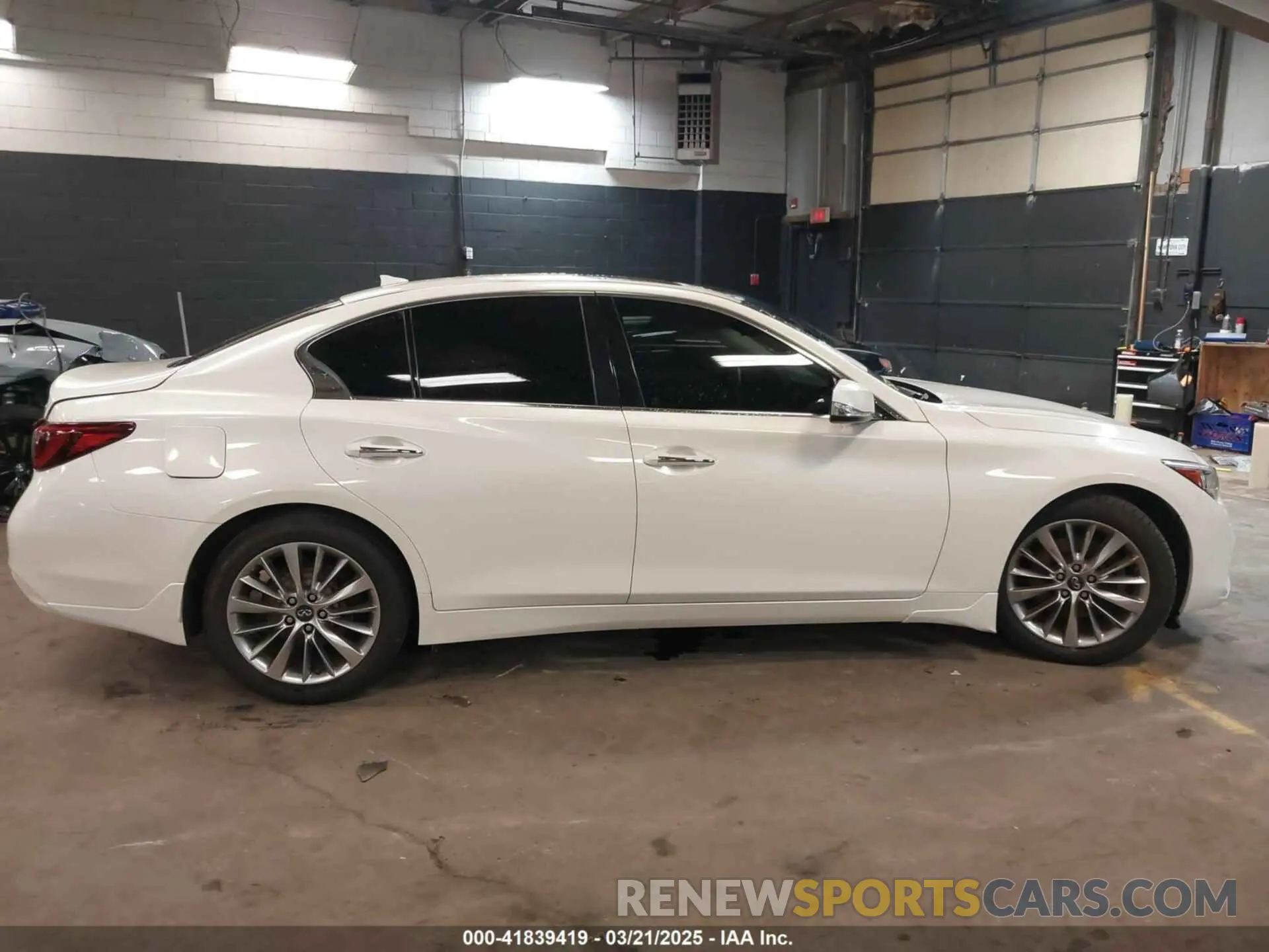 13 Photograph of a damaged car JN1EV7AR5KM550273 INFINITI Q50 2019