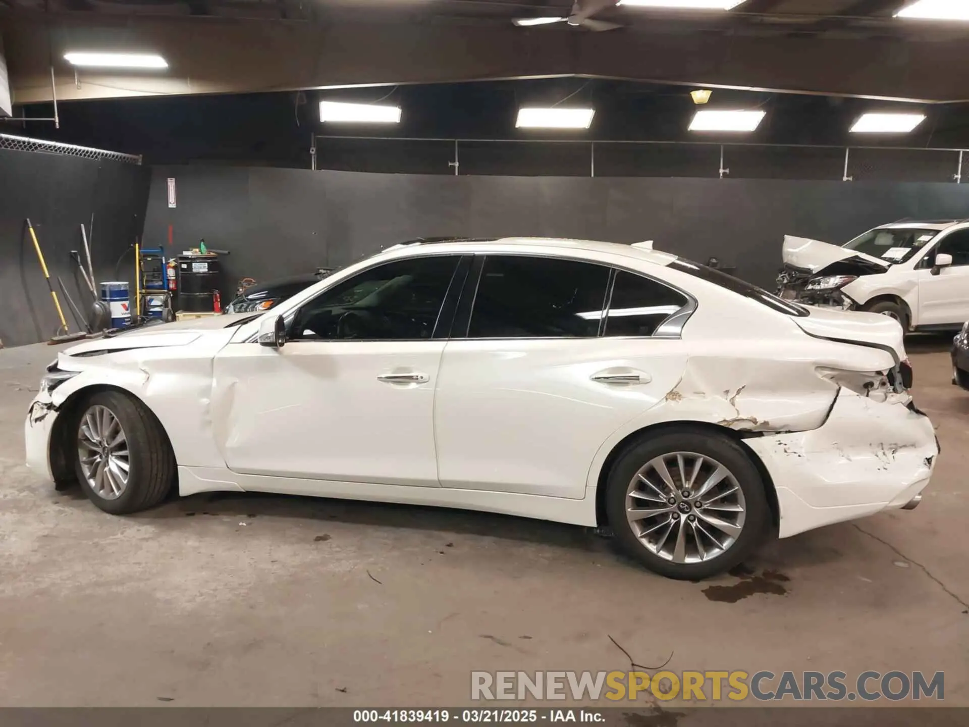 14 Photograph of a damaged car JN1EV7AR5KM550273 INFINITI Q50 2019