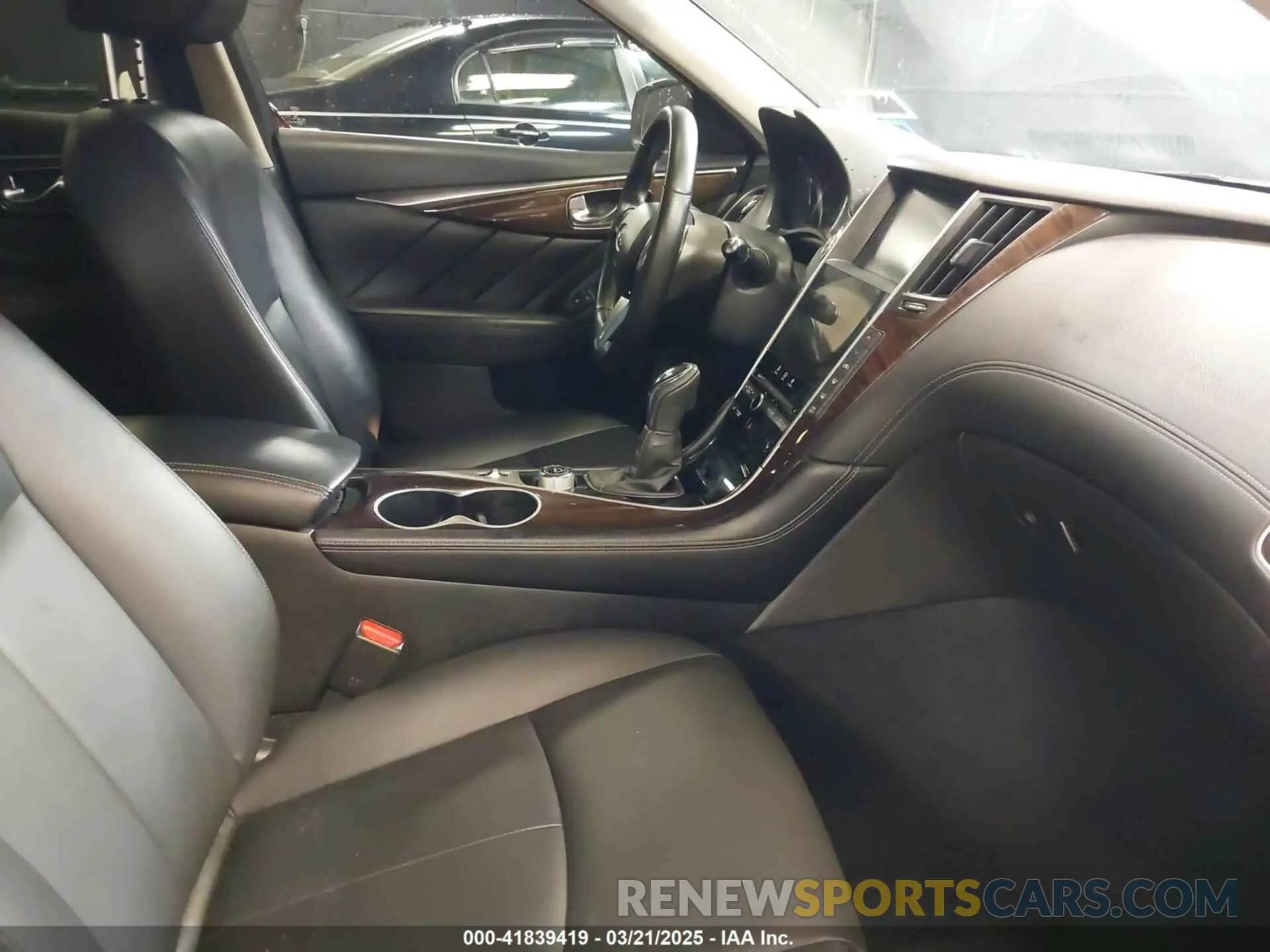 5 Photograph of a damaged car JN1EV7AR5KM550273 INFINITI Q50 2019