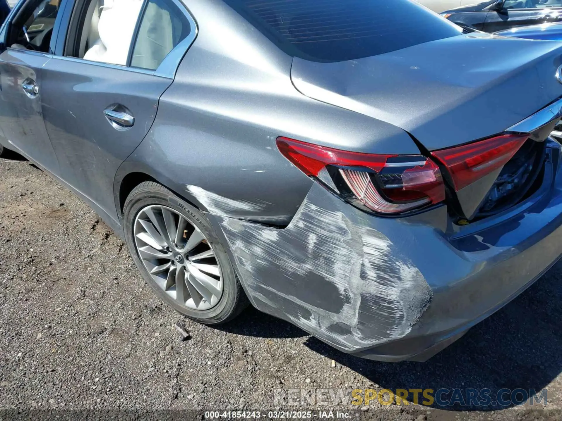 17 Photograph of a damaged car JN1EV7AR5KM552377 INFINITI Q50 2019