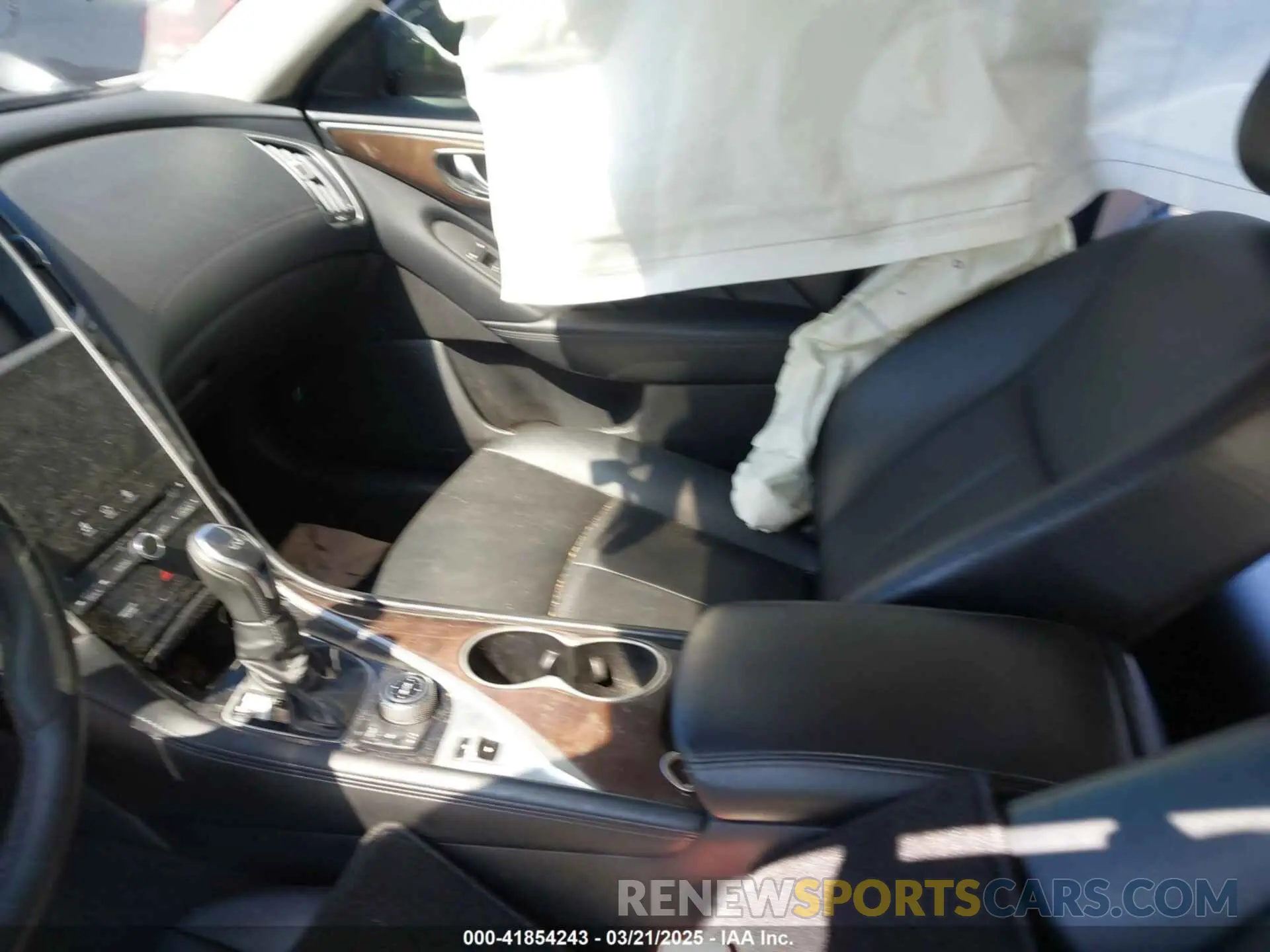 5 Photograph of a damaged car JN1EV7AR5KM552377 INFINITI Q50 2019