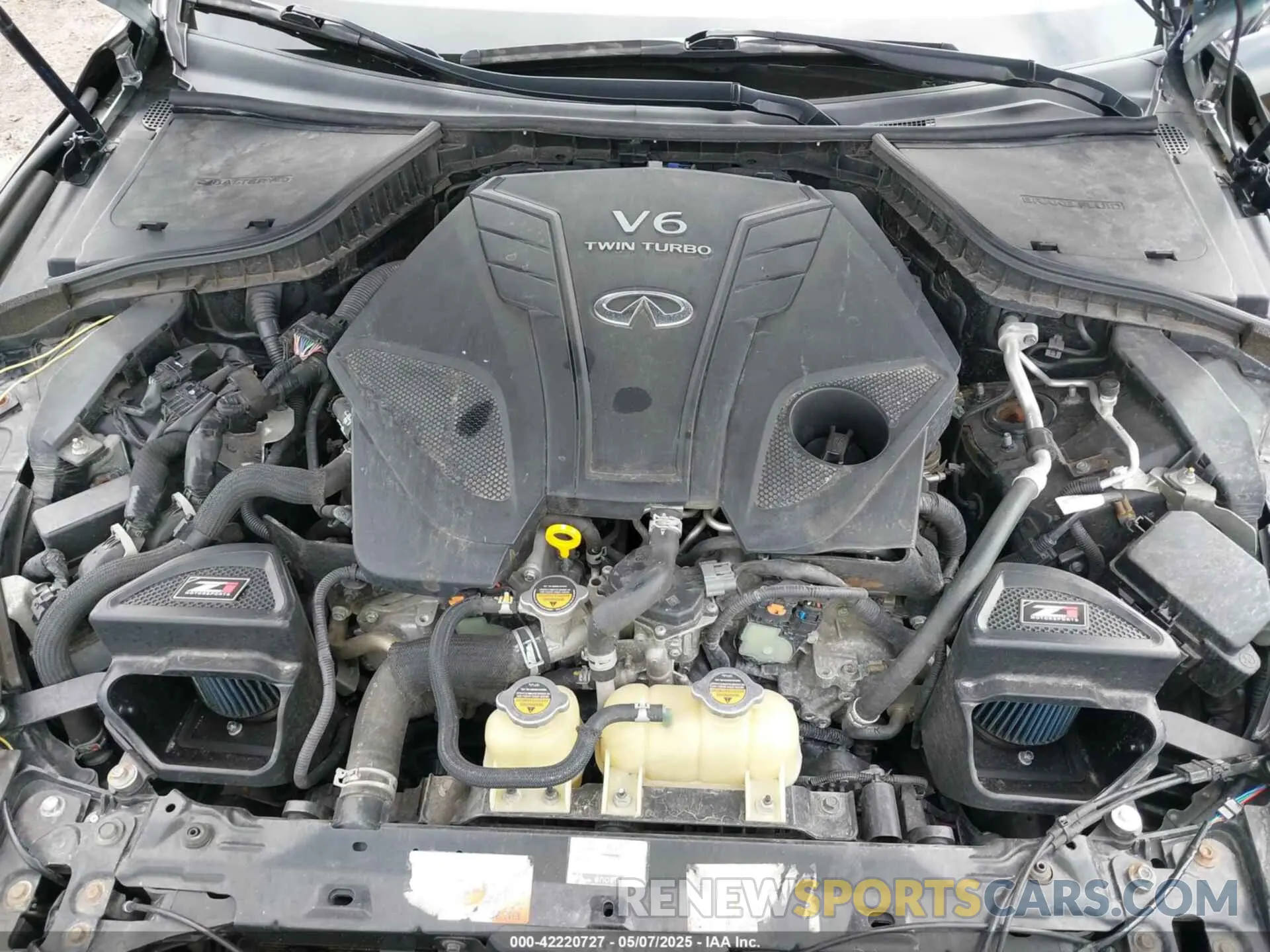 10 Photograph of a damaged car JN1EV7AR5KM552685 INFINITI Q50 2019