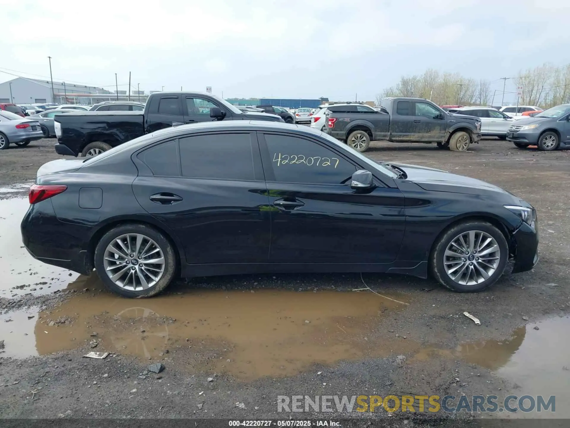 13 Photograph of a damaged car JN1EV7AR5KM552685 INFINITI Q50 2019