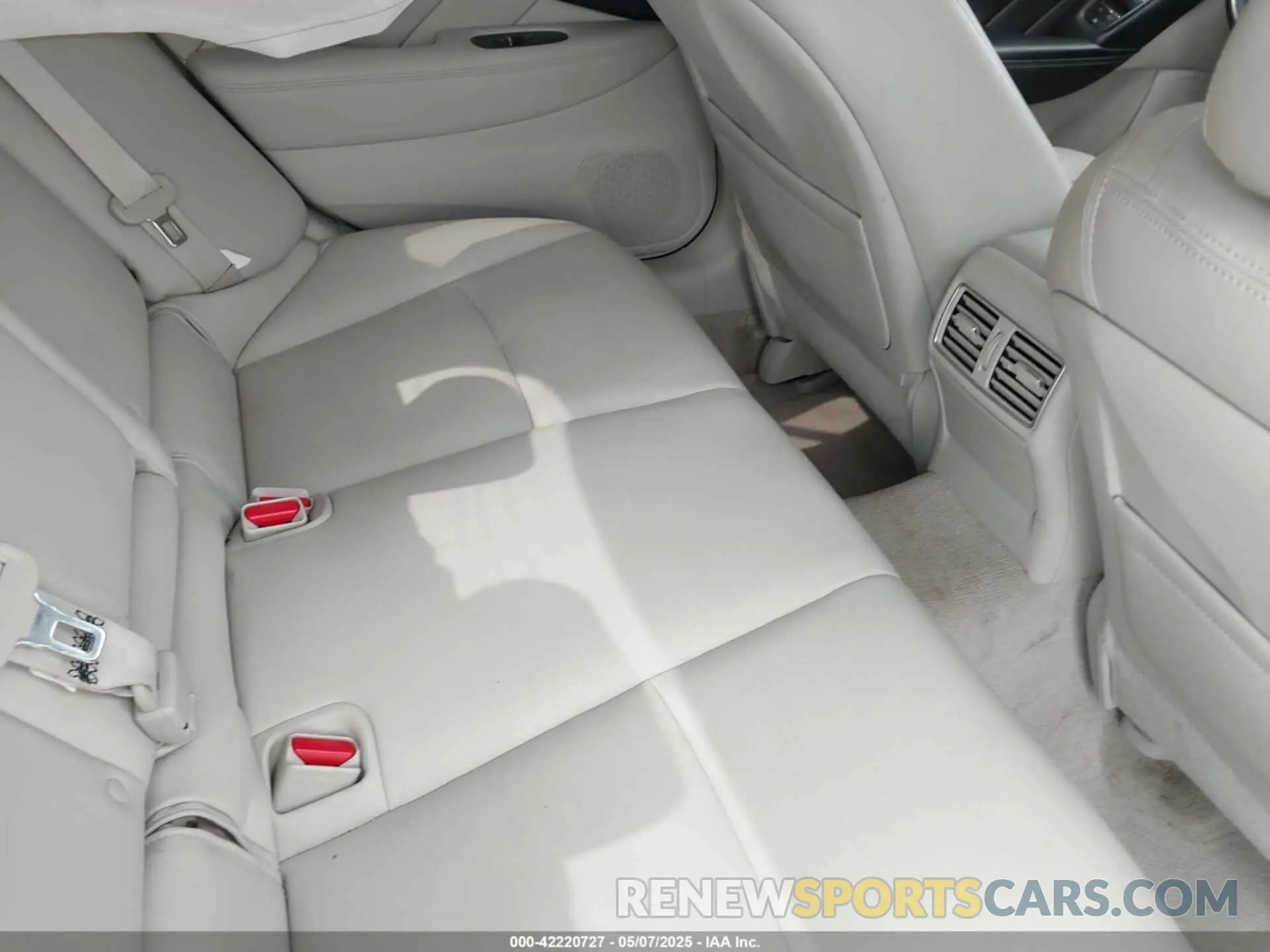8 Photograph of a damaged car JN1EV7AR5KM552685 INFINITI Q50 2019