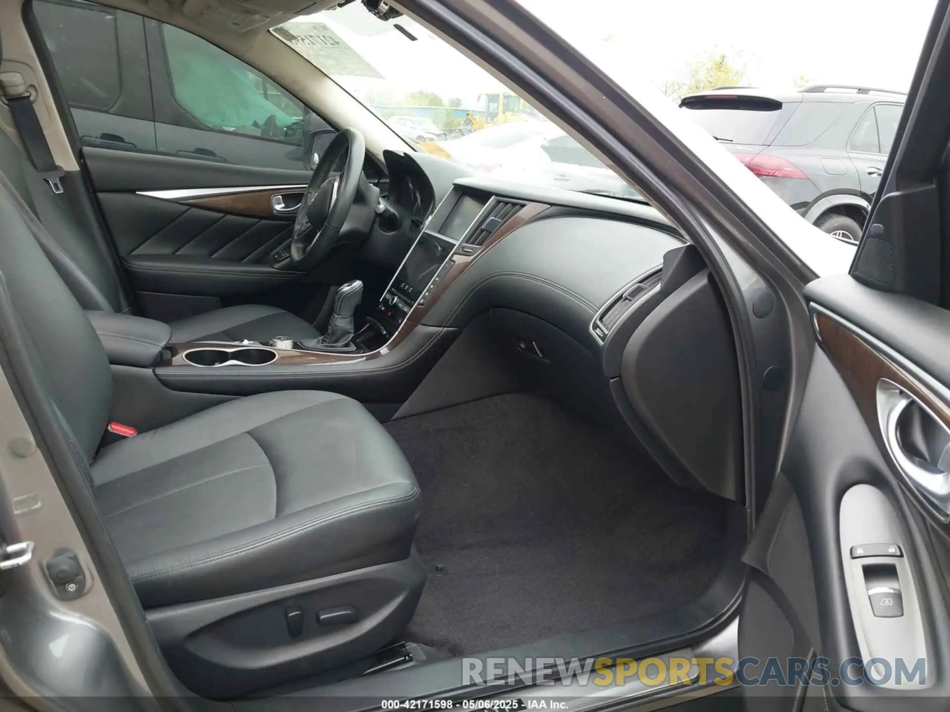 5 Photograph of a damaged car JN1EV7AR6KM550265 INFINITI Q50 2019