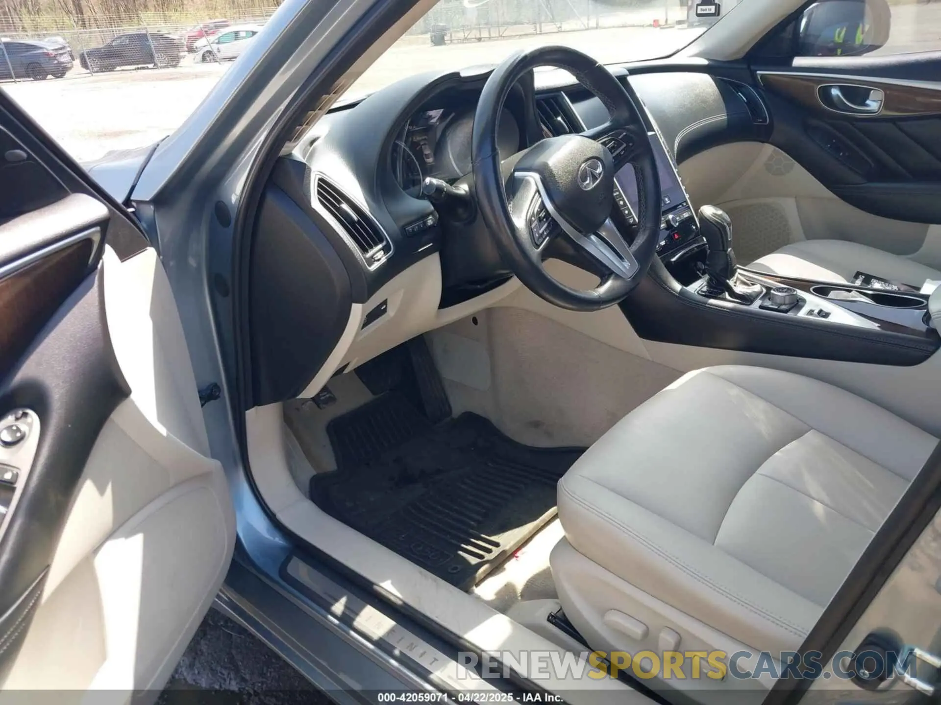 5 Photograph of a damaged car JN1EV7AR6KM550475 INFINITI Q50 2019