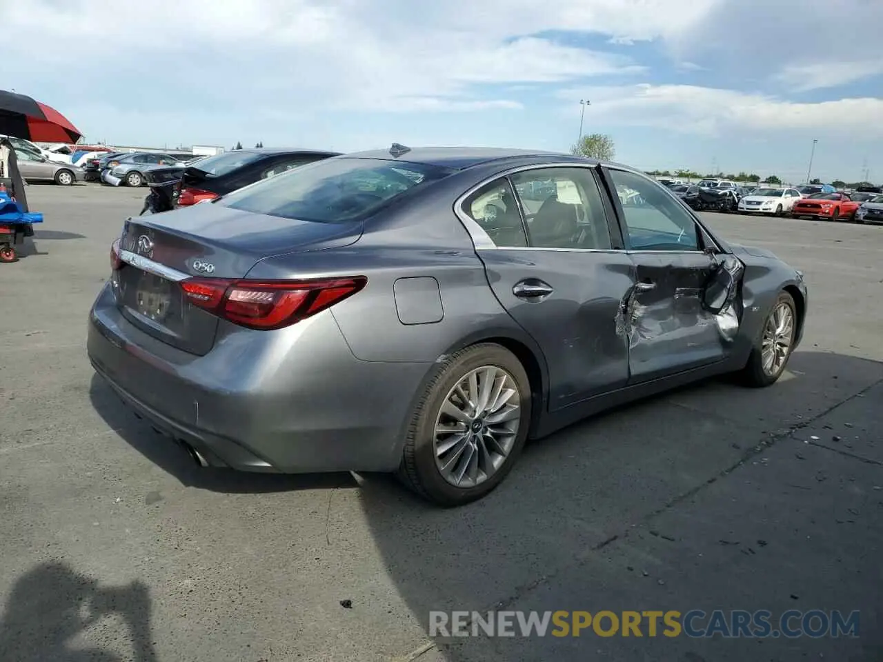 3 Photograph of a damaged car JN1EV7AR7KM557533 INFINITI Q50 2019