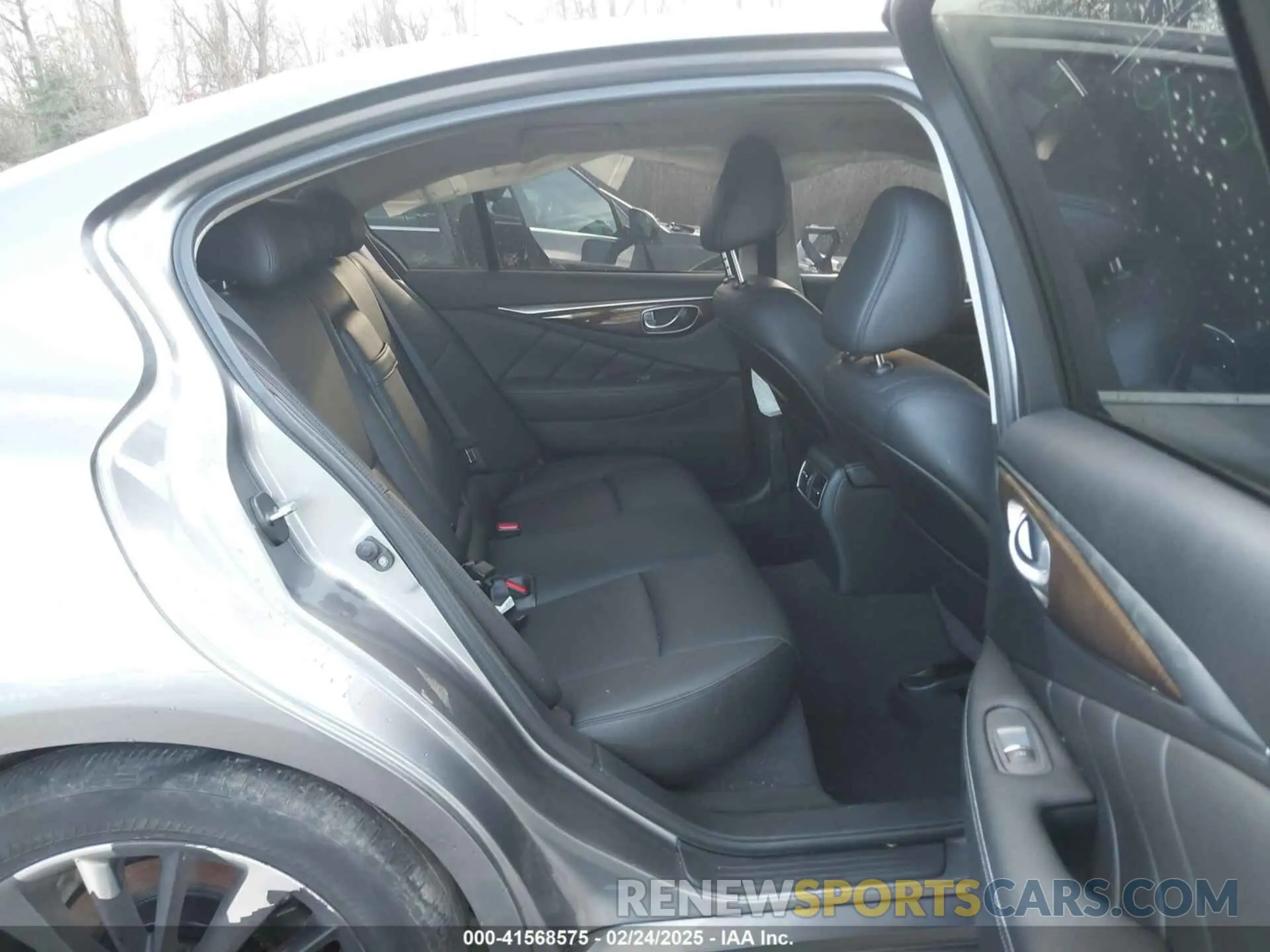 8 Photograph of a damaged car JN1EV7AR7KM559508 INFINITI Q50 2019
