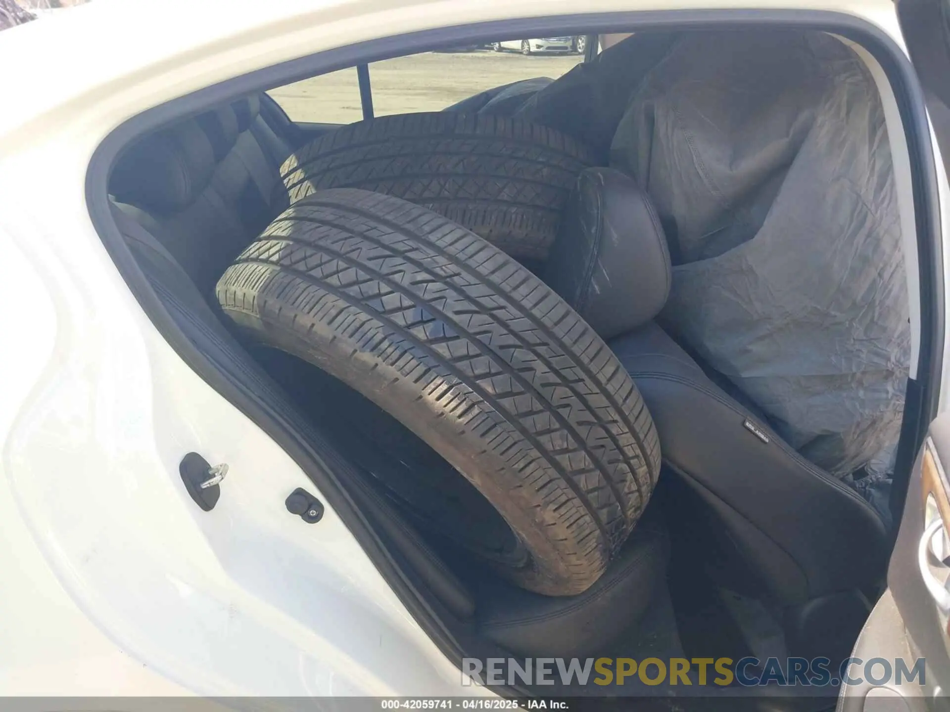 8 Photograph of a damaged car JN1EV7AR8KM554690 INFINITI Q50 2019