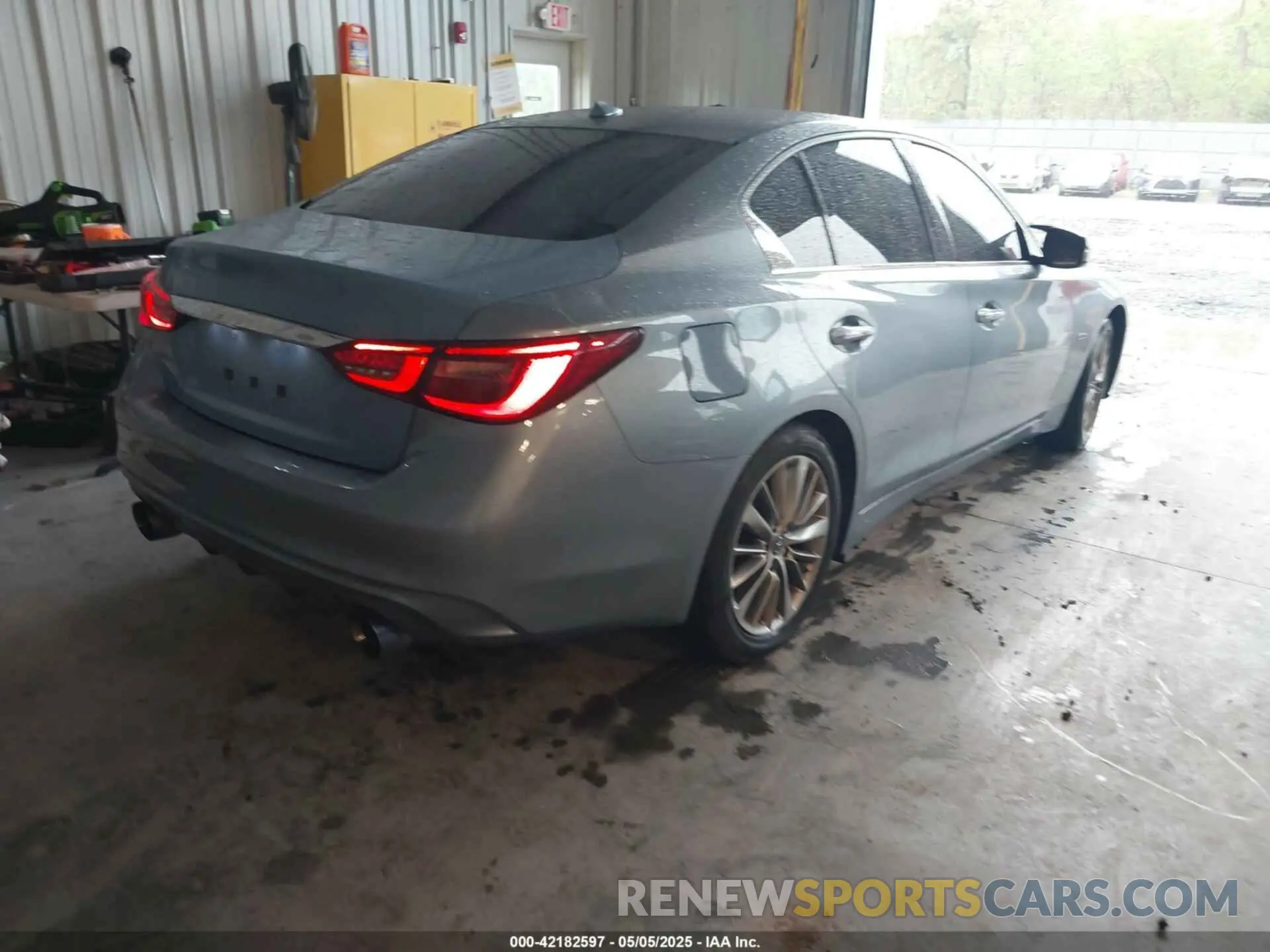 4 Photograph of a damaged car JN1EV7AR8KM555175 INFINITI Q50 2019