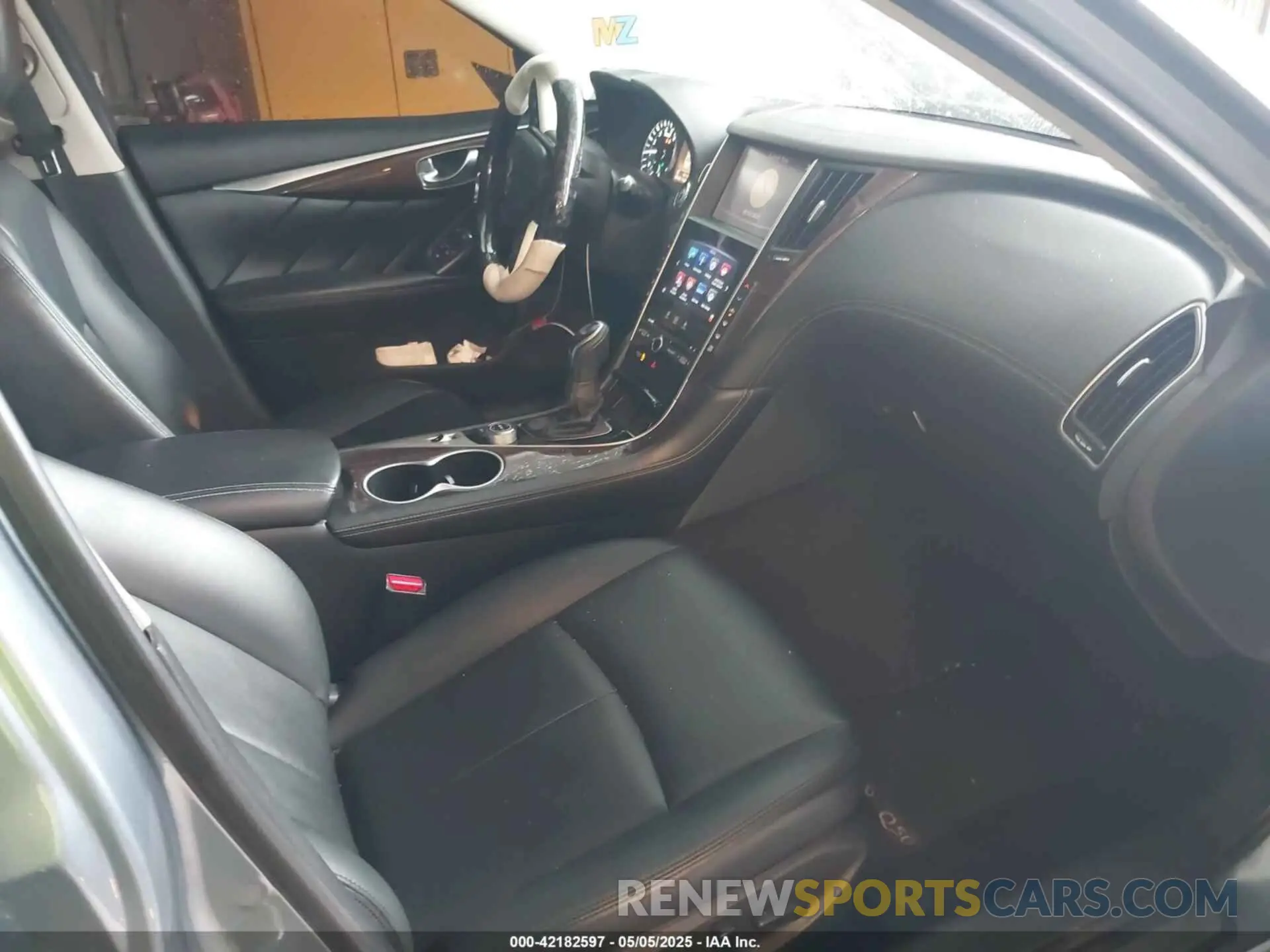5 Photograph of a damaged car JN1EV7AR8KM555175 INFINITI Q50 2019