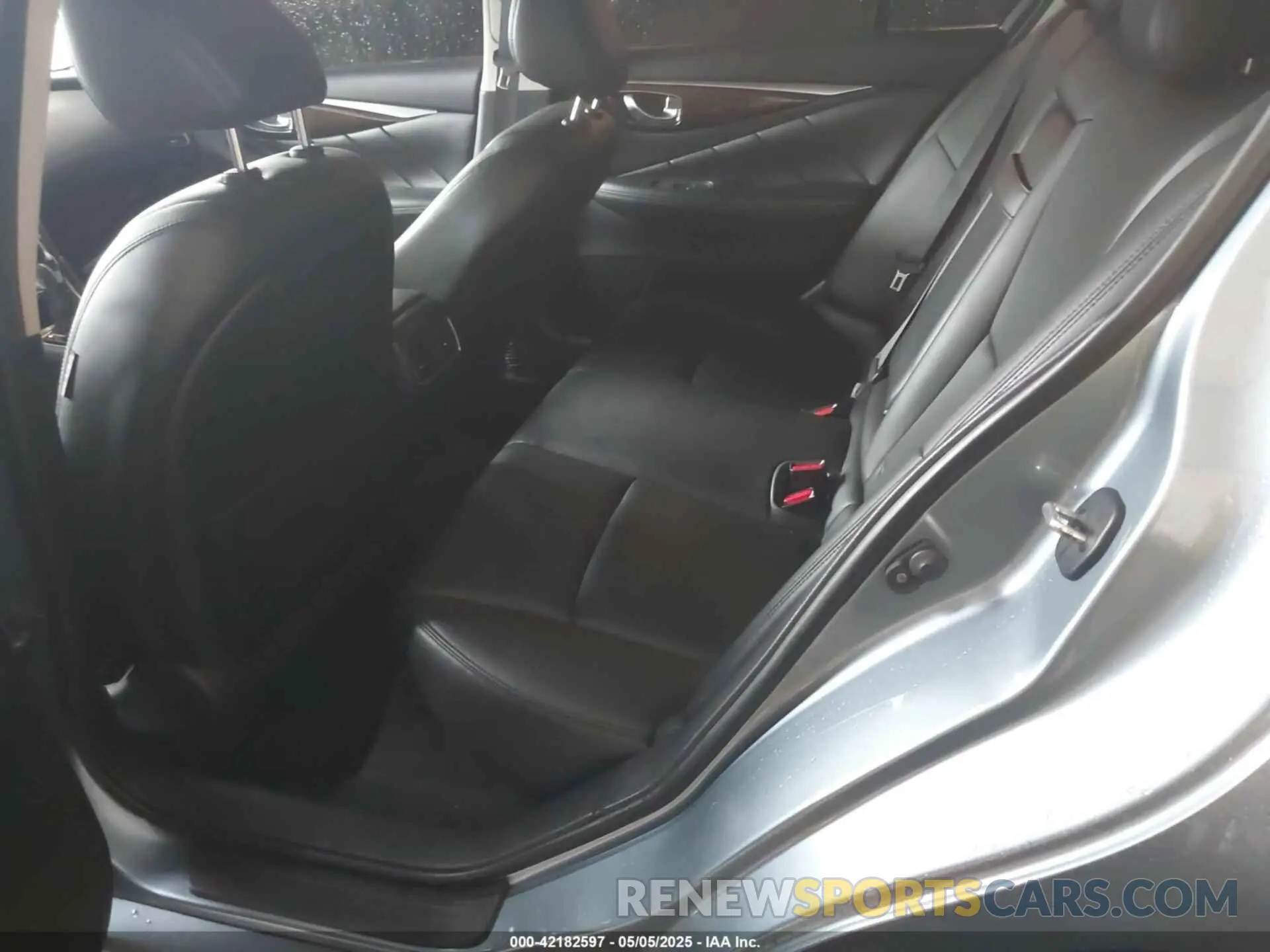 8 Photograph of a damaged car JN1EV7AR8KM555175 INFINITI Q50 2019