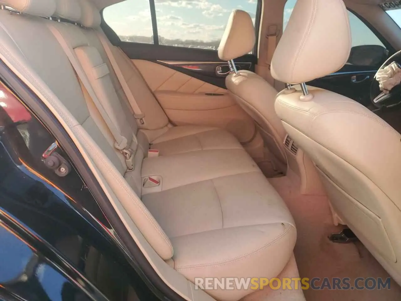10 Photograph of a damaged car JN1EV7AR8KM555774 INFINITI Q50 2019