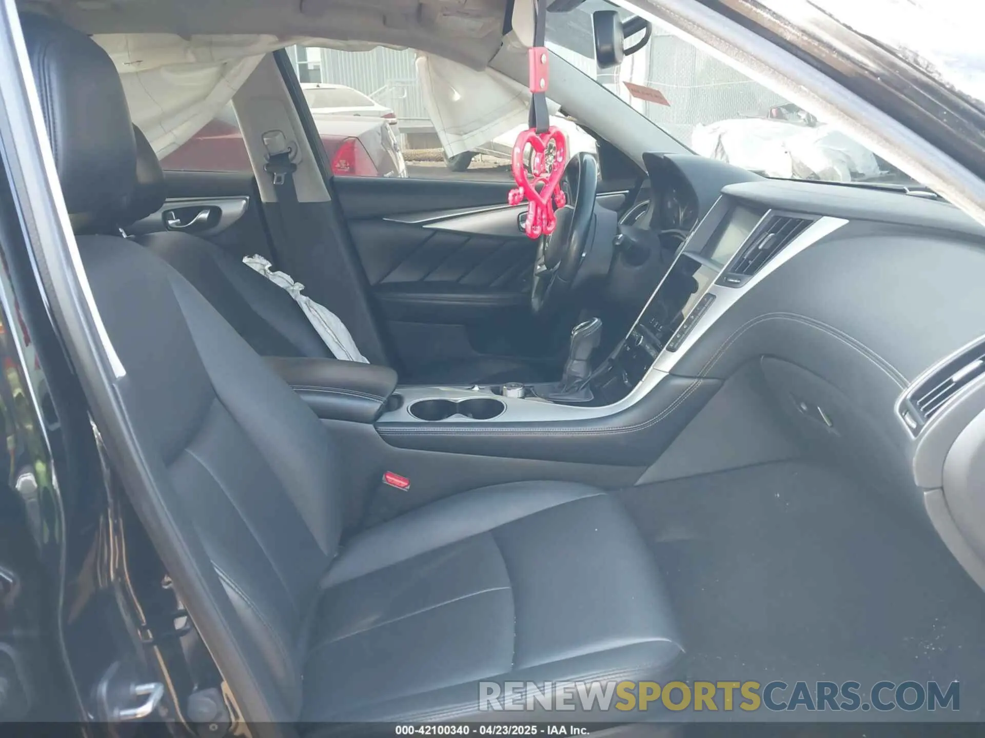 5 Photograph of a damaged car JN1EV7AR8KM590539 INFINITI Q50 2019