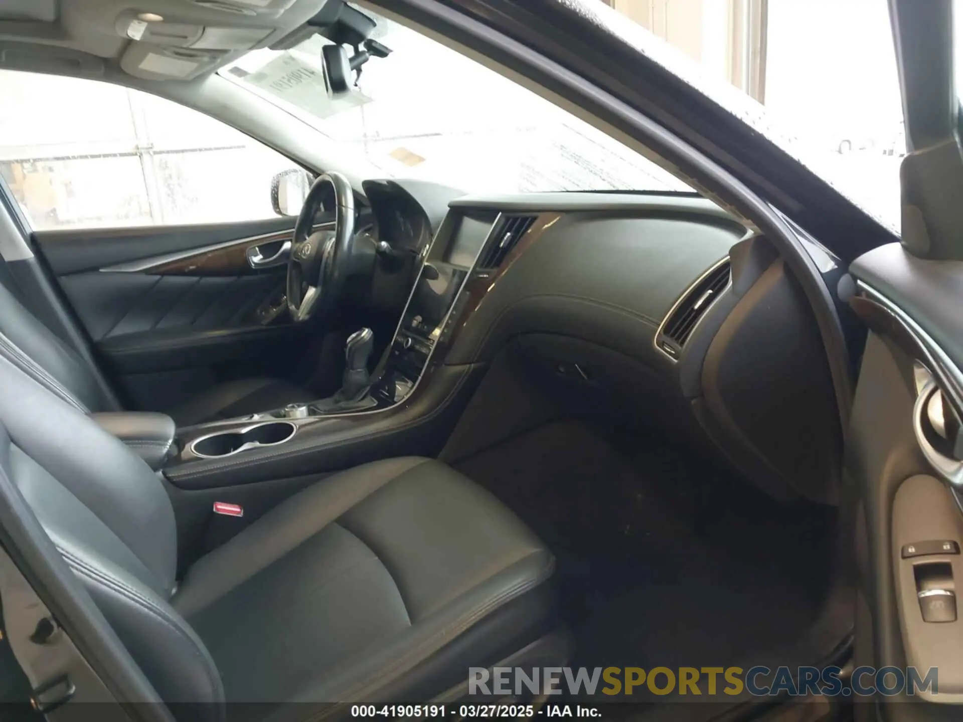 5 Photograph of a damaged car JN1EV7AR9KM559543 INFINITI Q50 2019