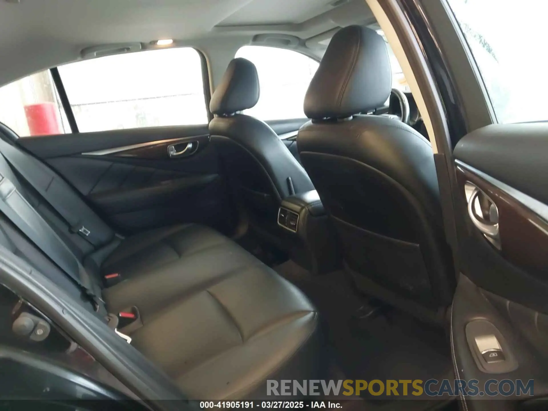 8 Photograph of a damaged car JN1EV7AR9KM559543 INFINITI Q50 2019
