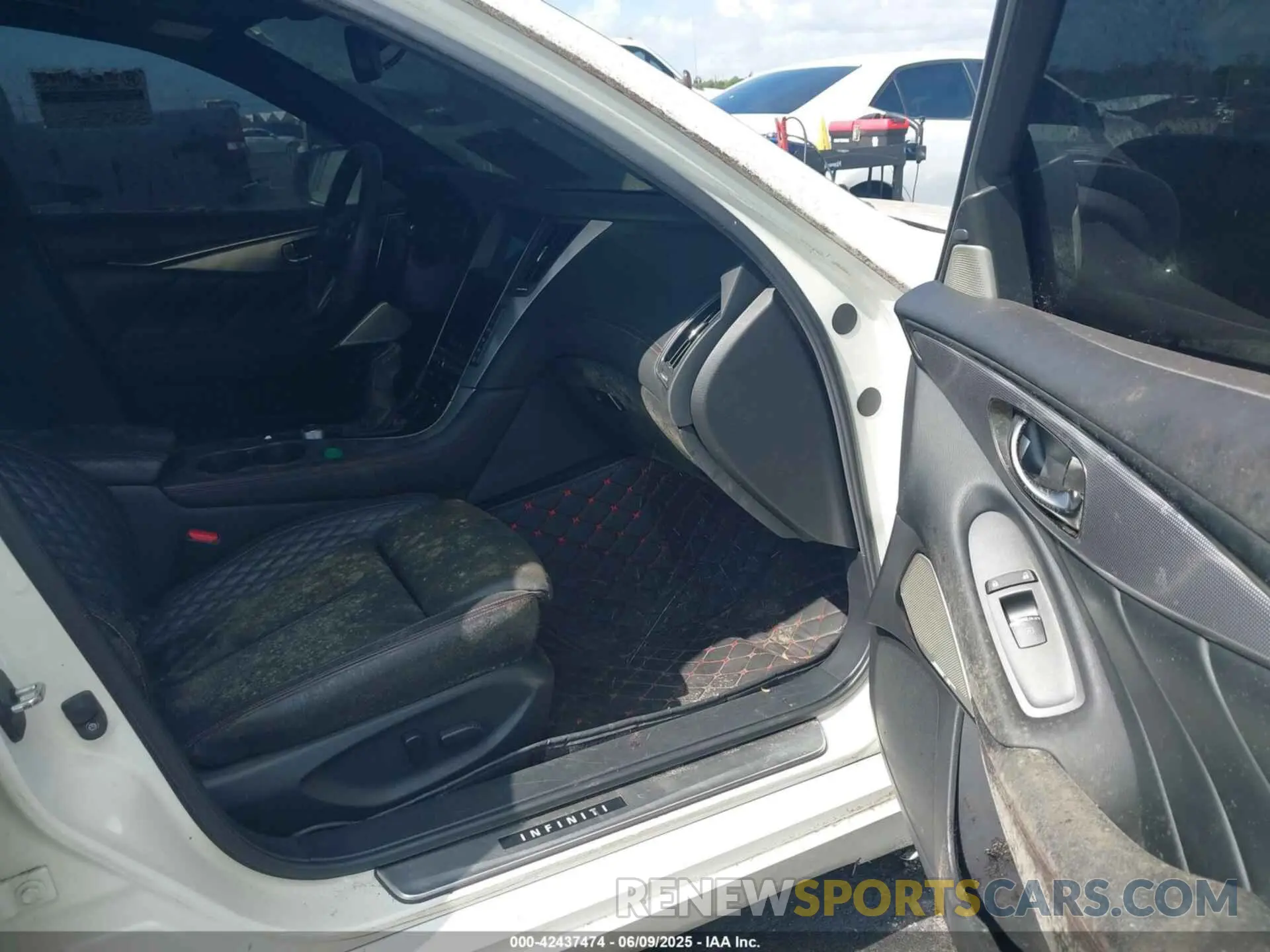 5 Photograph of a damaged car JN1FV7AP4KM760365 INFINITI Q50 2019